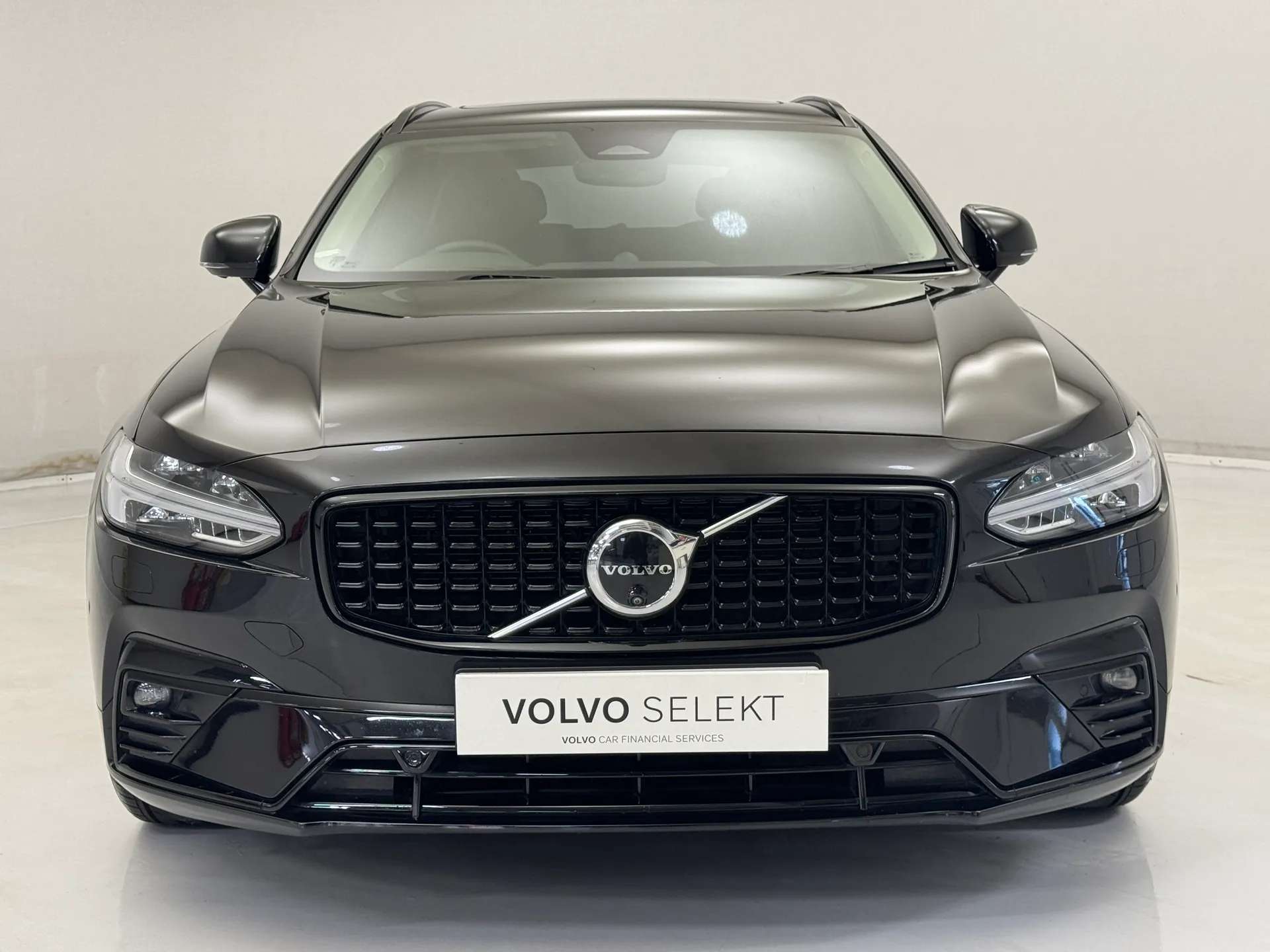 A 2023 VOLVO V90 2.0 B5P Ultimate Dark 5dr Auto A 2023 VOLVO V90 2.0 B5P Ultimate Dark 5dr Auto