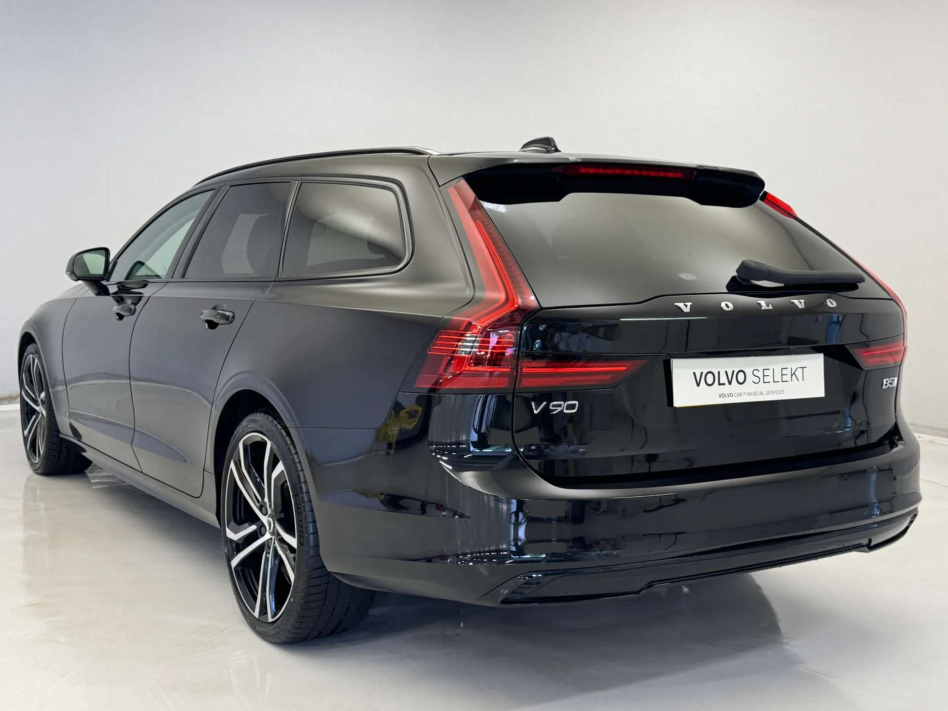 2023 VOLVO V90 2023 VOLVO V90