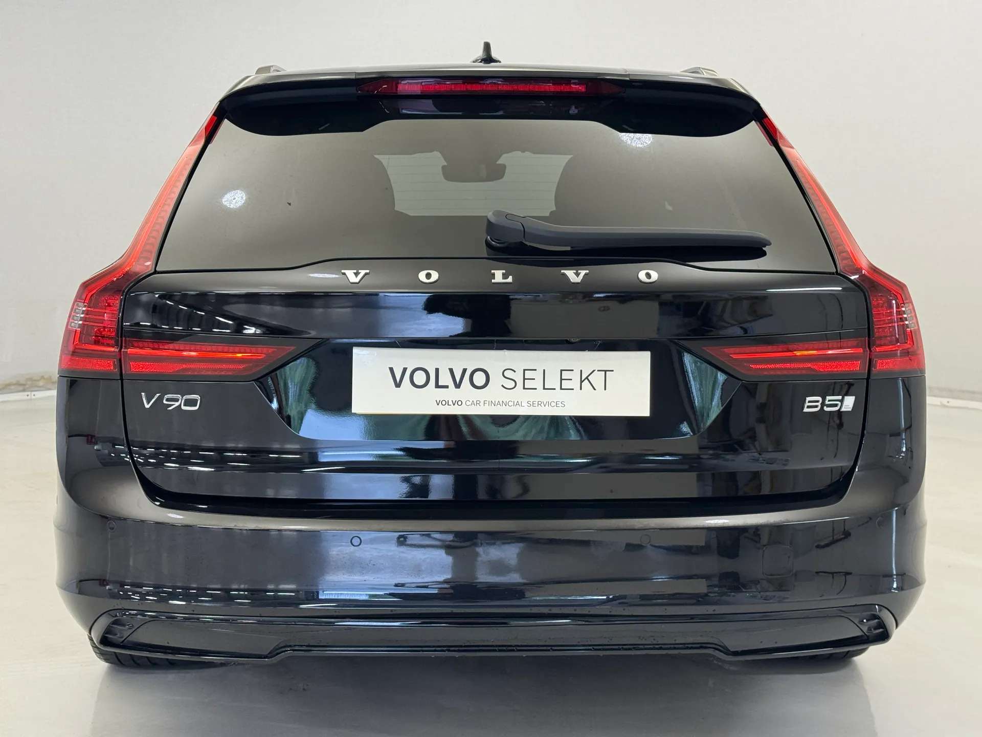 2023 VOLVO V90 2023 VOLVO V90