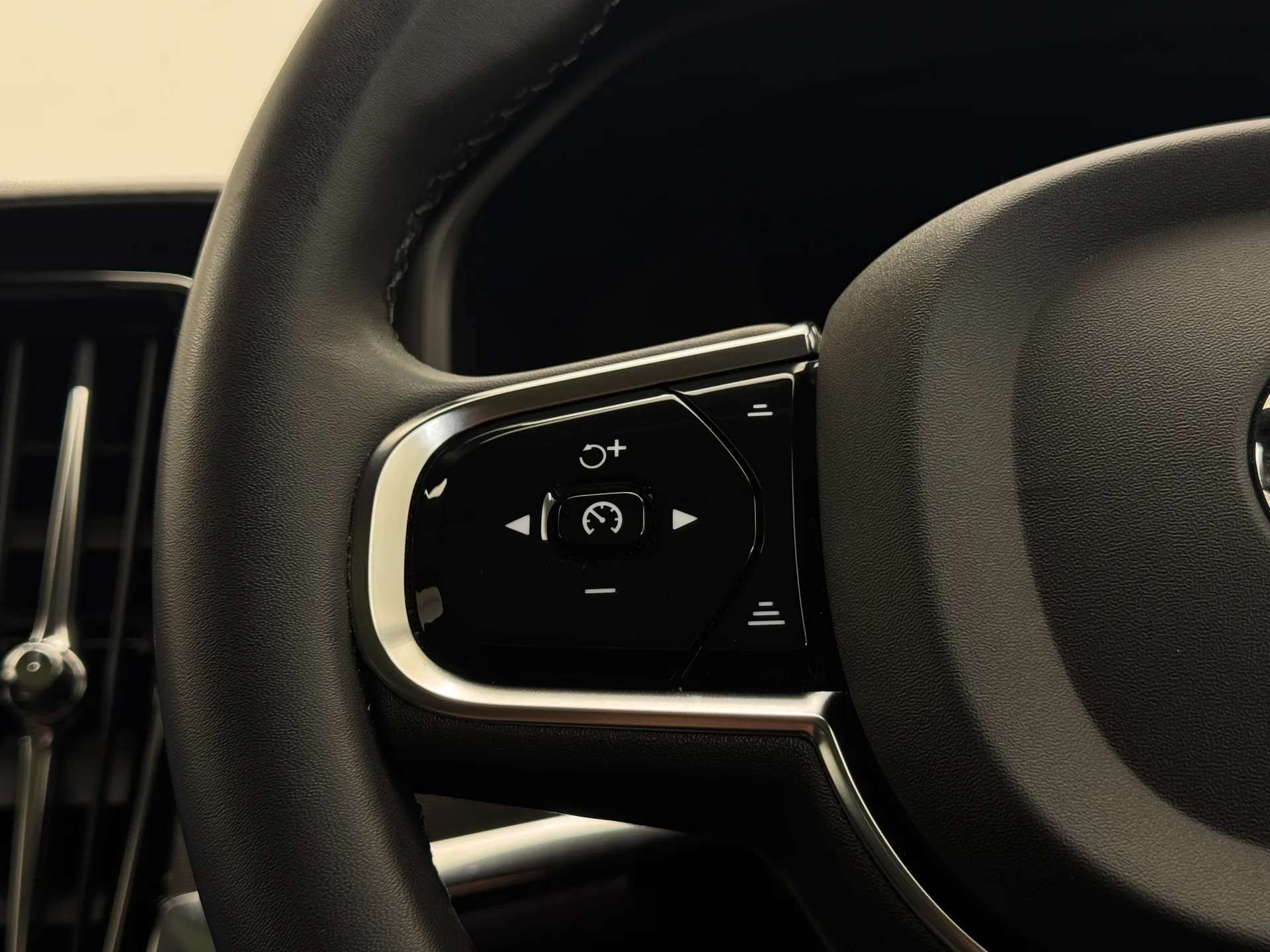 2023 VOLVO V90 2023 VOLVO V90