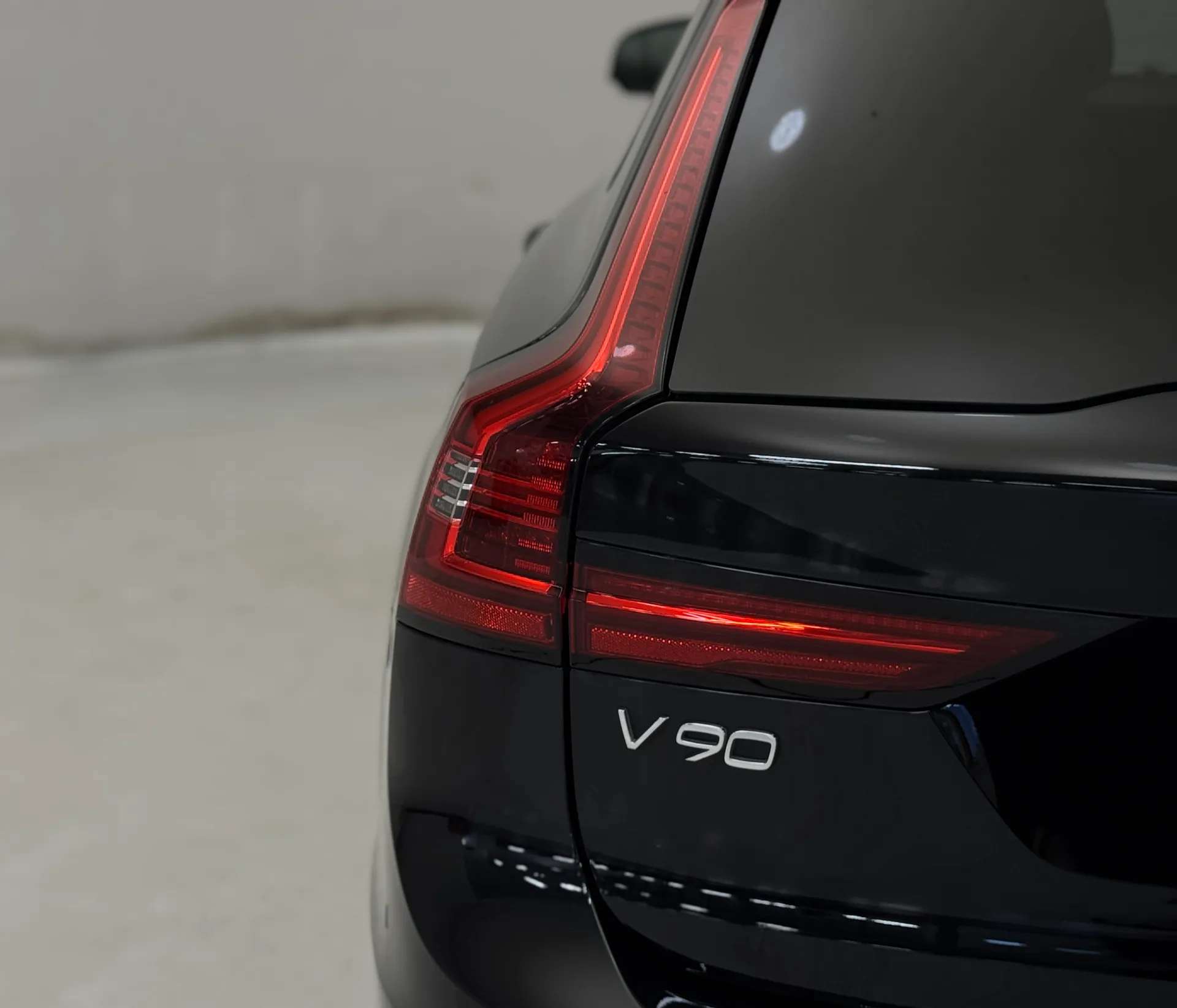 2023 VOLVO V90 2023 VOLVO V90