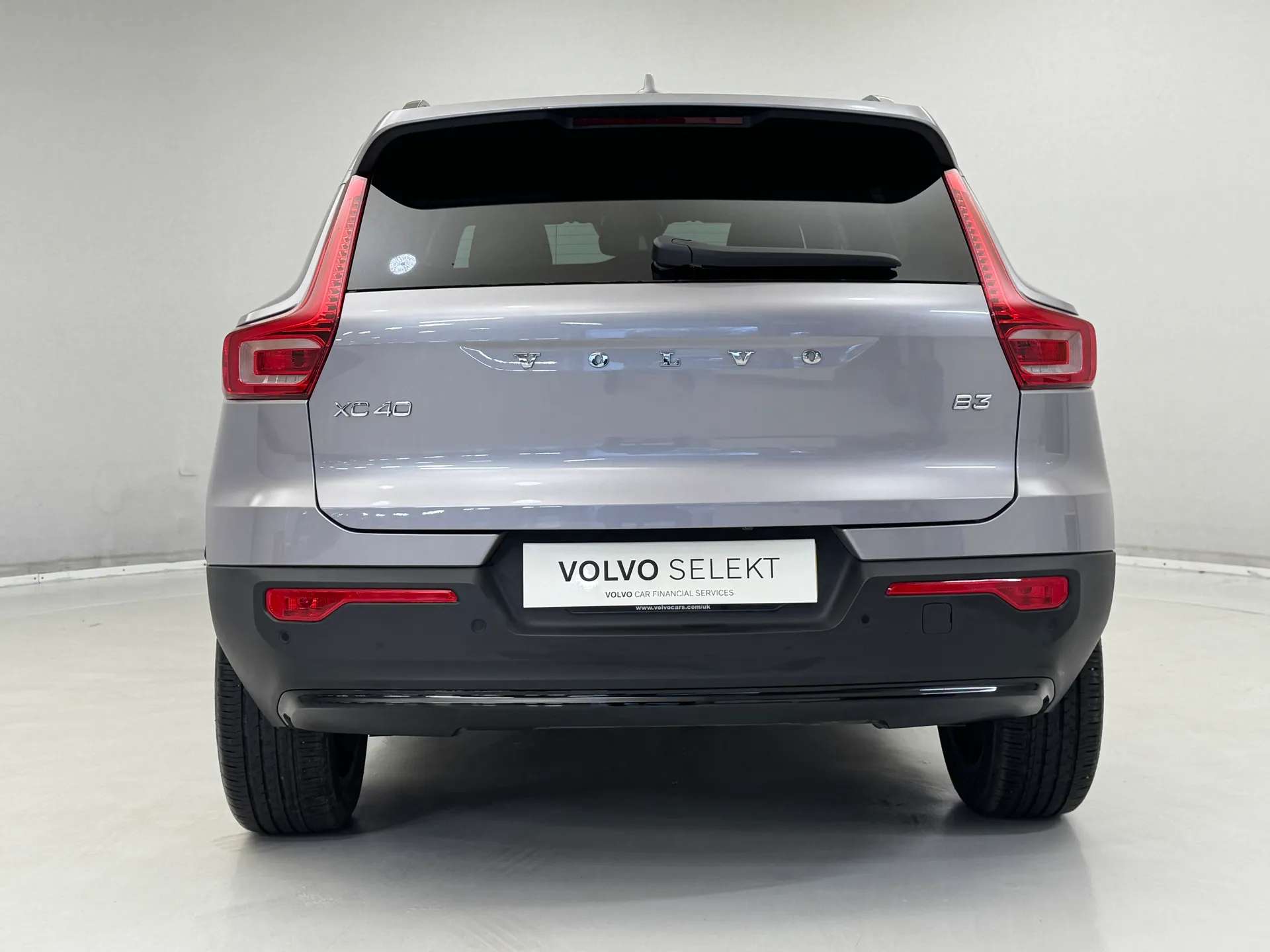 2025 VOLVO XC40 2025 VOLVO XC40