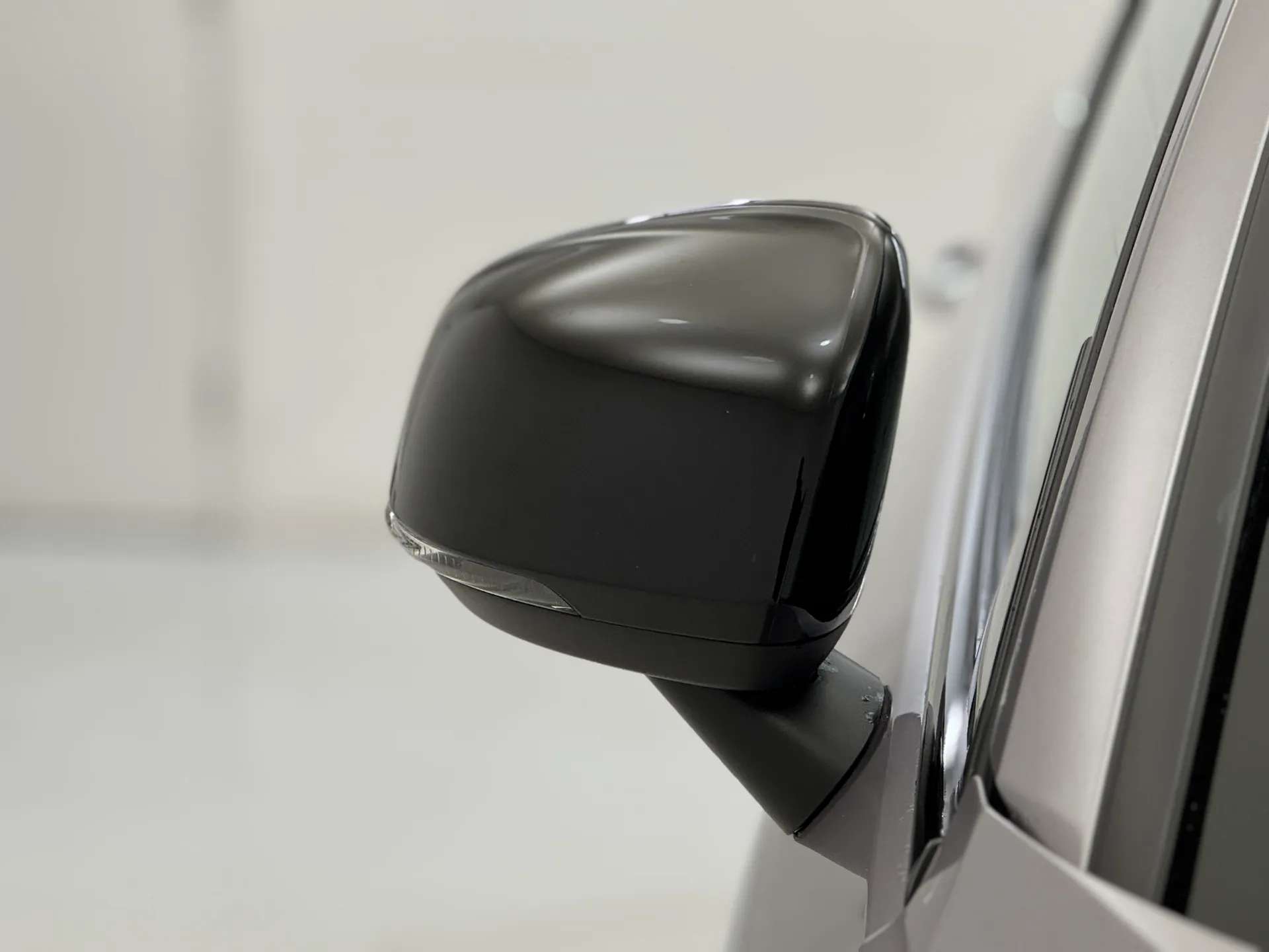 2025 VOLVO XC40 2025 VOLVO XC40