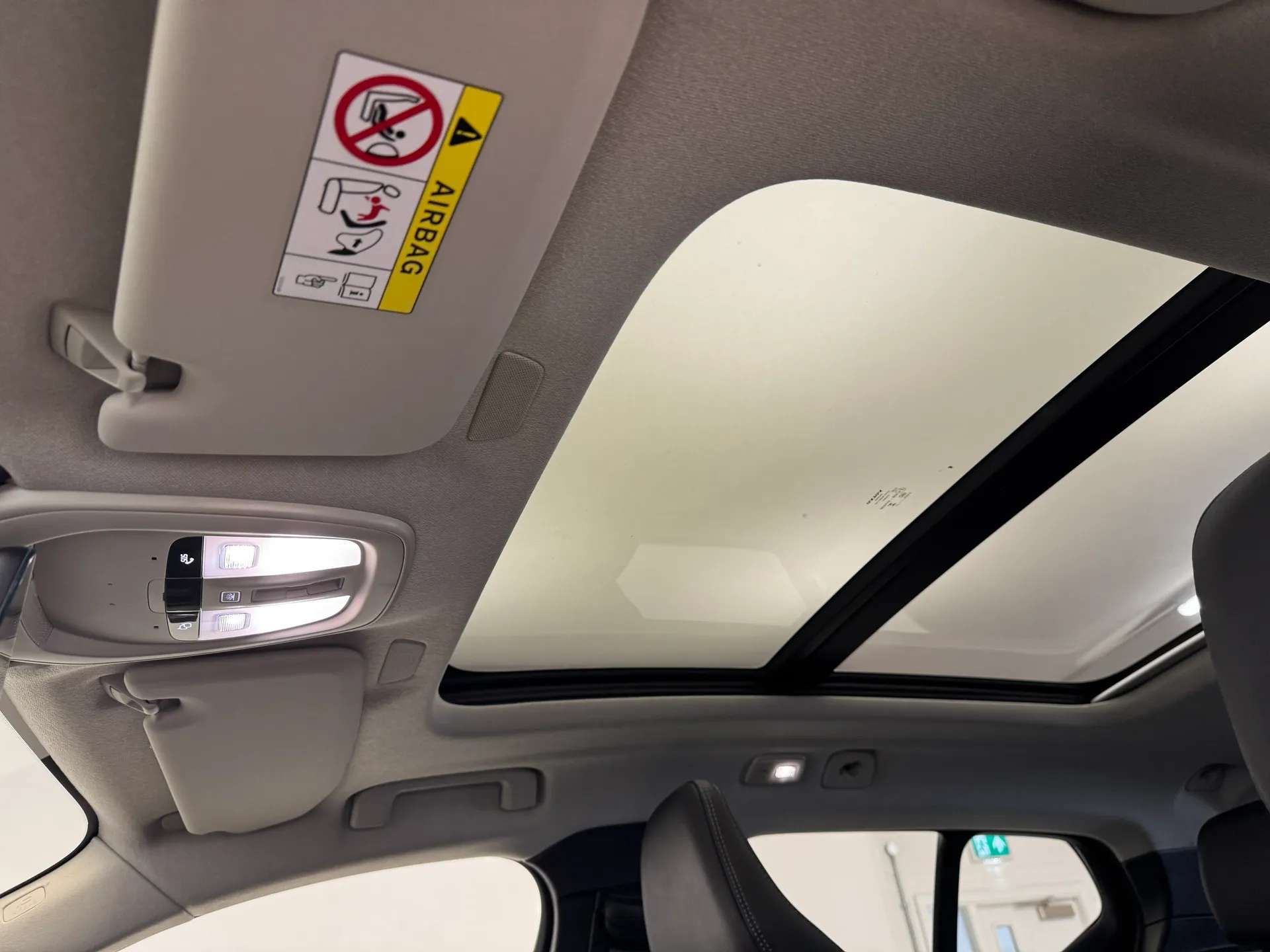 2025 VOLVO XC40 2025 VOLVO XC40