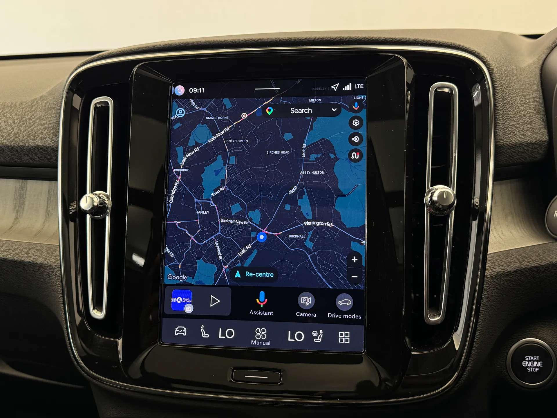 2025 VOLVO XC40 2025 VOLVO XC40