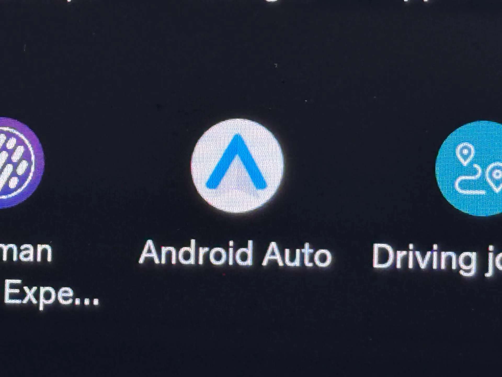 2025 VOLVO XC40 2025 VOLVO XC40