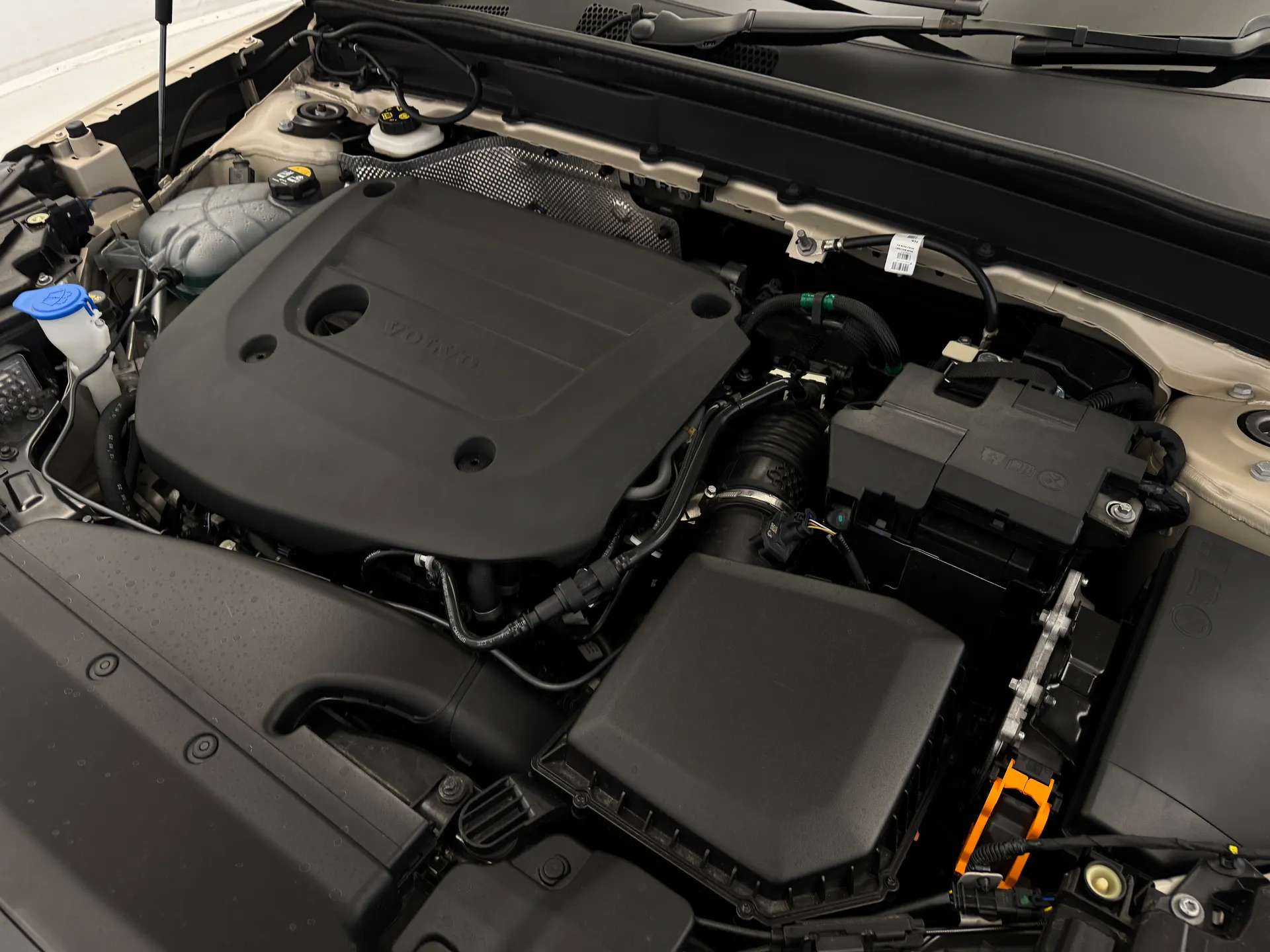 2025 VOLVO XC40 2025 VOLVO XC40