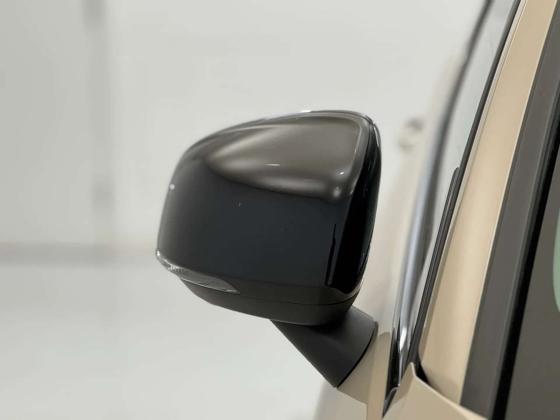 2025 VOLVO XC40 2025 VOLVO XC40