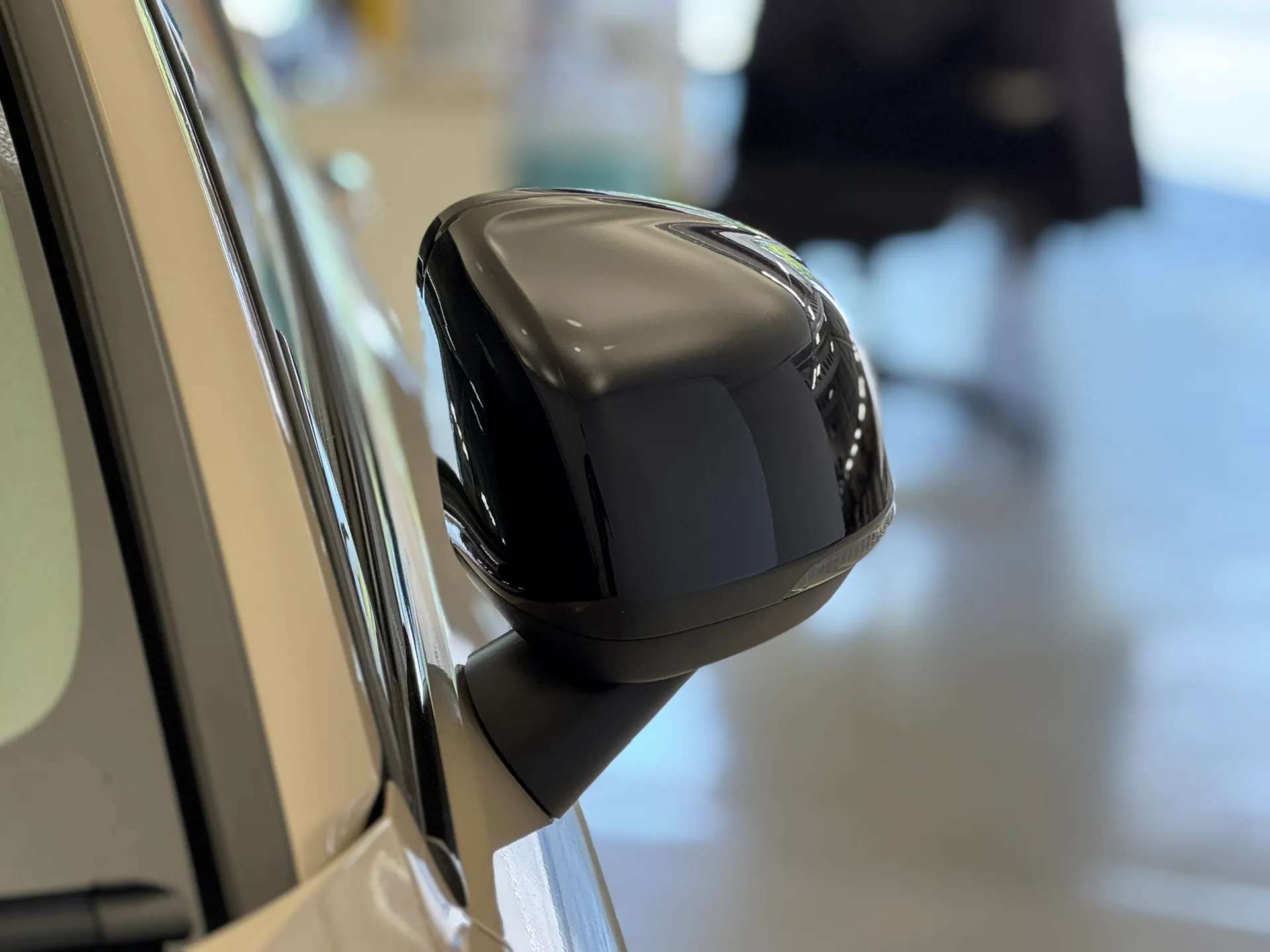 2025 VOLVO XC40 2025 VOLVO XC40