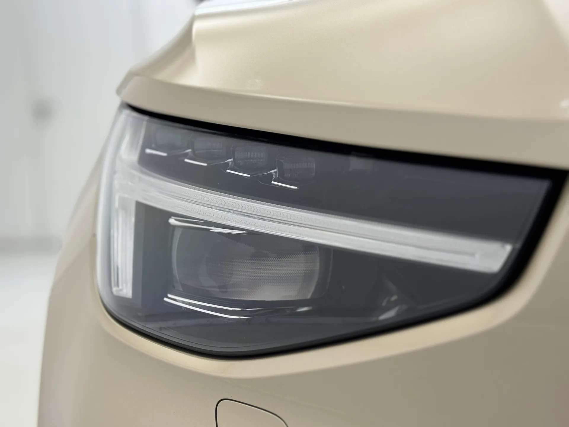 2025 VOLVO XC40 2025 VOLVO XC40