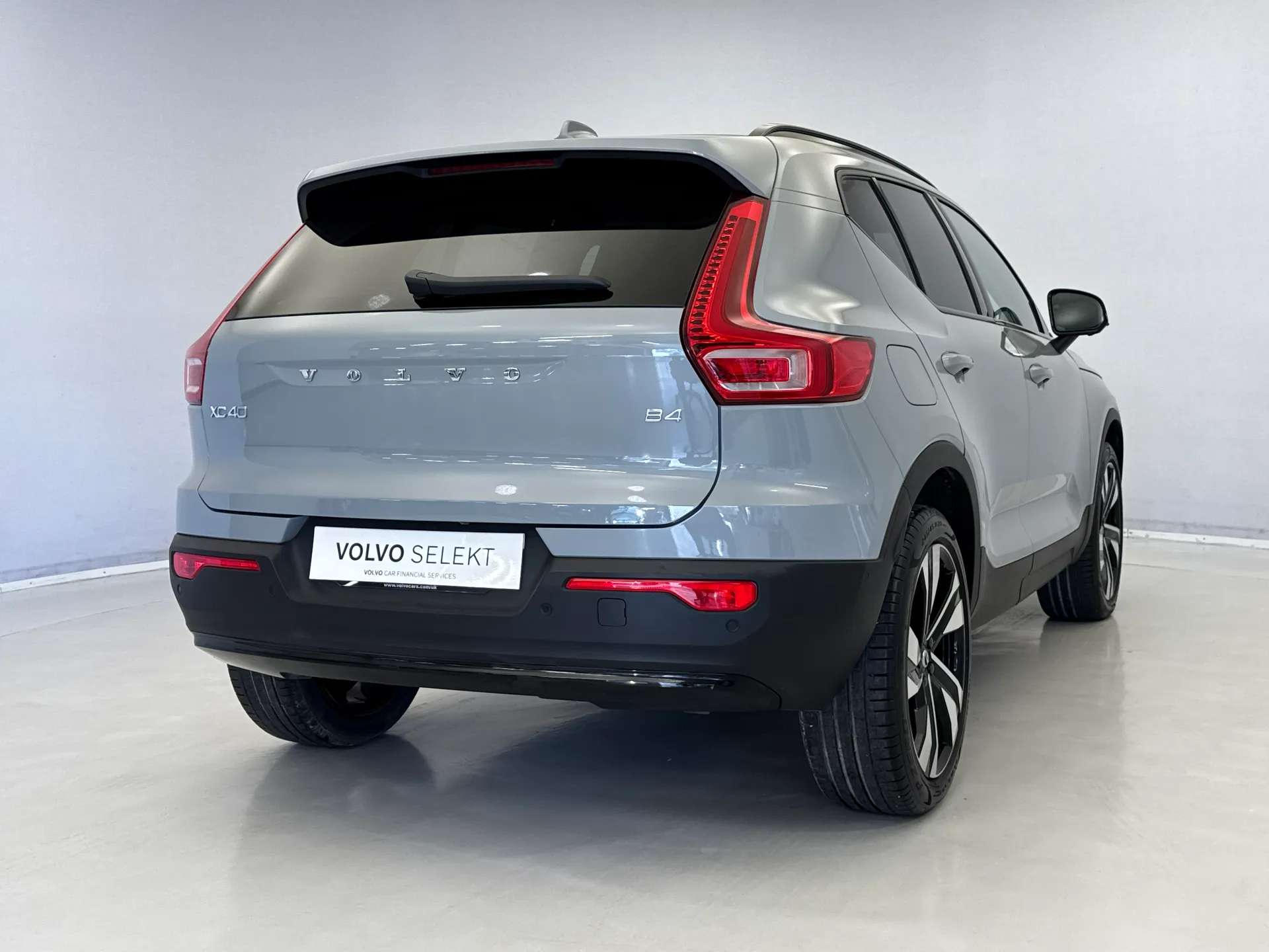 2025 VOLVO XC40 2025 VOLVO XC40