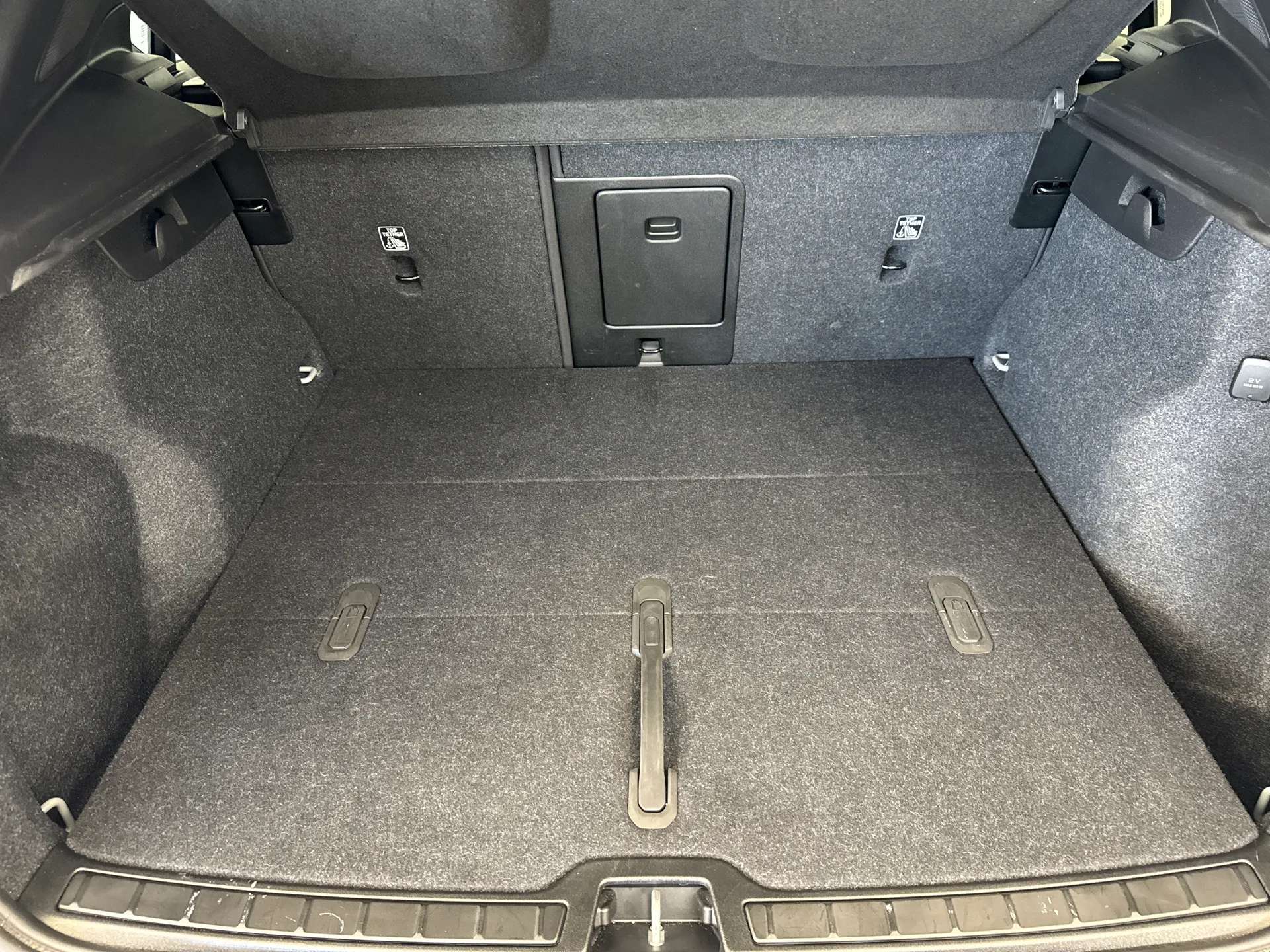 2025 VOLVO XC40 2025 VOLVO XC40