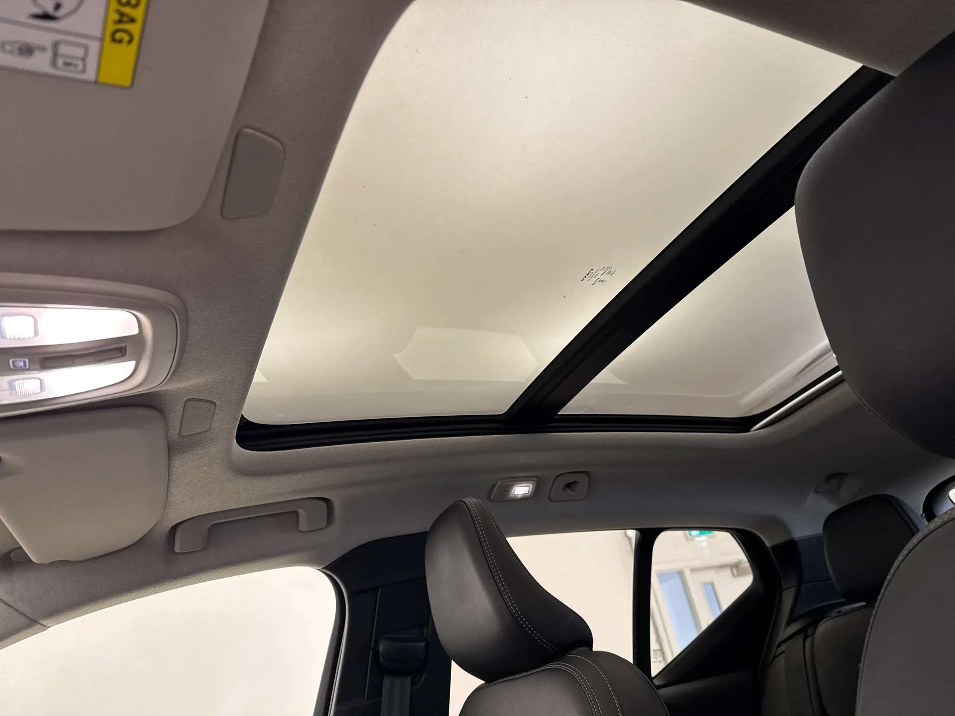 2025 VOLVO XC40 2025 VOLVO XC40