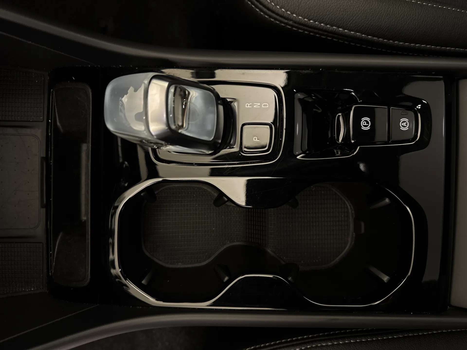 2025 VOLVO XC40 2025 VOLVO XC40