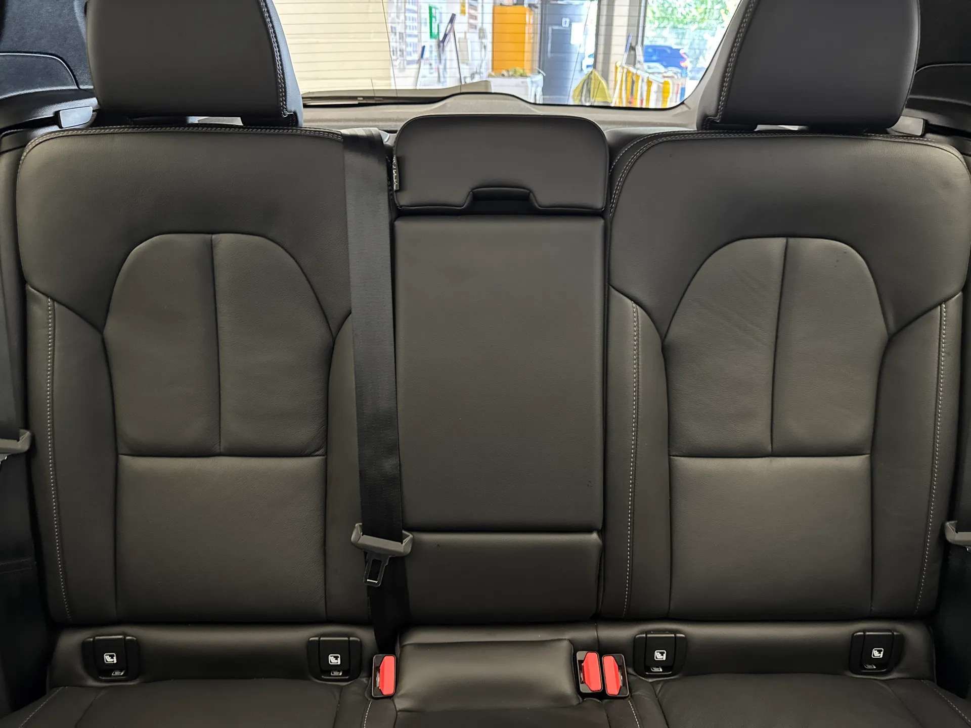 2025 VOLVO XC40 2025 VOLVO XC40