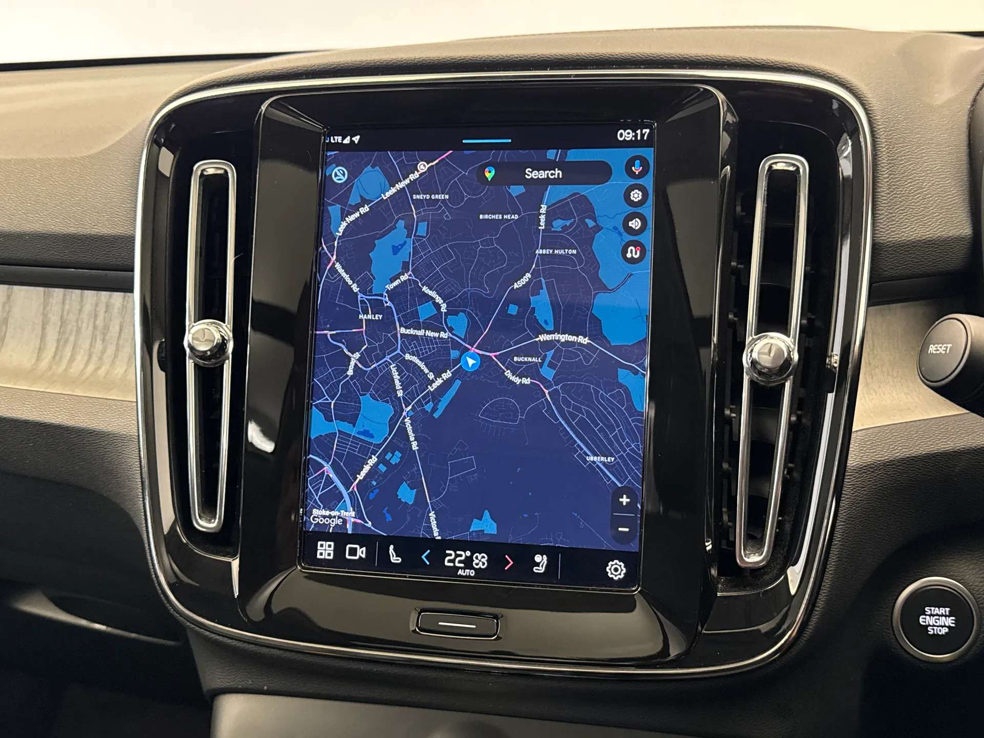 2025 VOLVO XC40 2025 VOLVO XC40