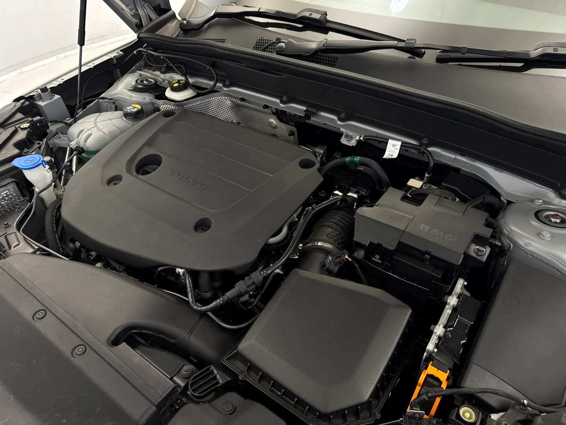 2025 VOLVO XC40 2025 VOLVO XC40