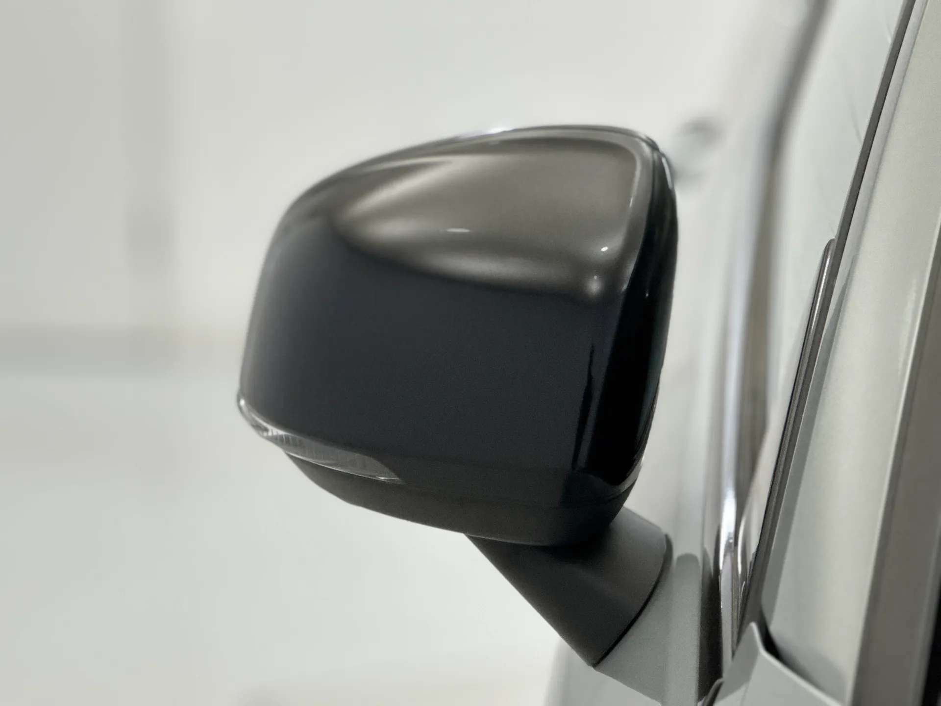 2025 VOLVO XC40 2025 VOLVO XC40