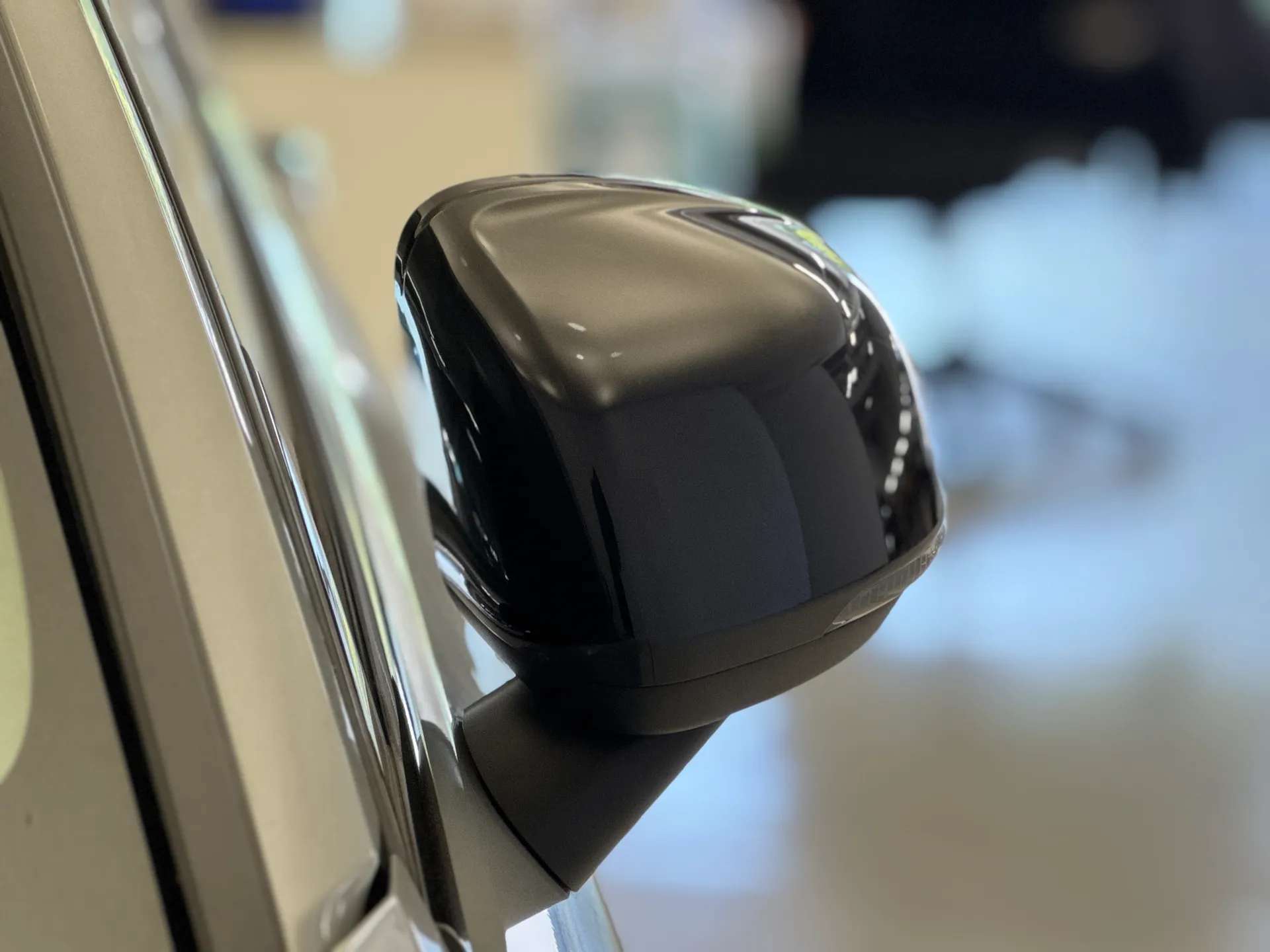 2025 VOLVO XC40 2025 VOLVO XC40
