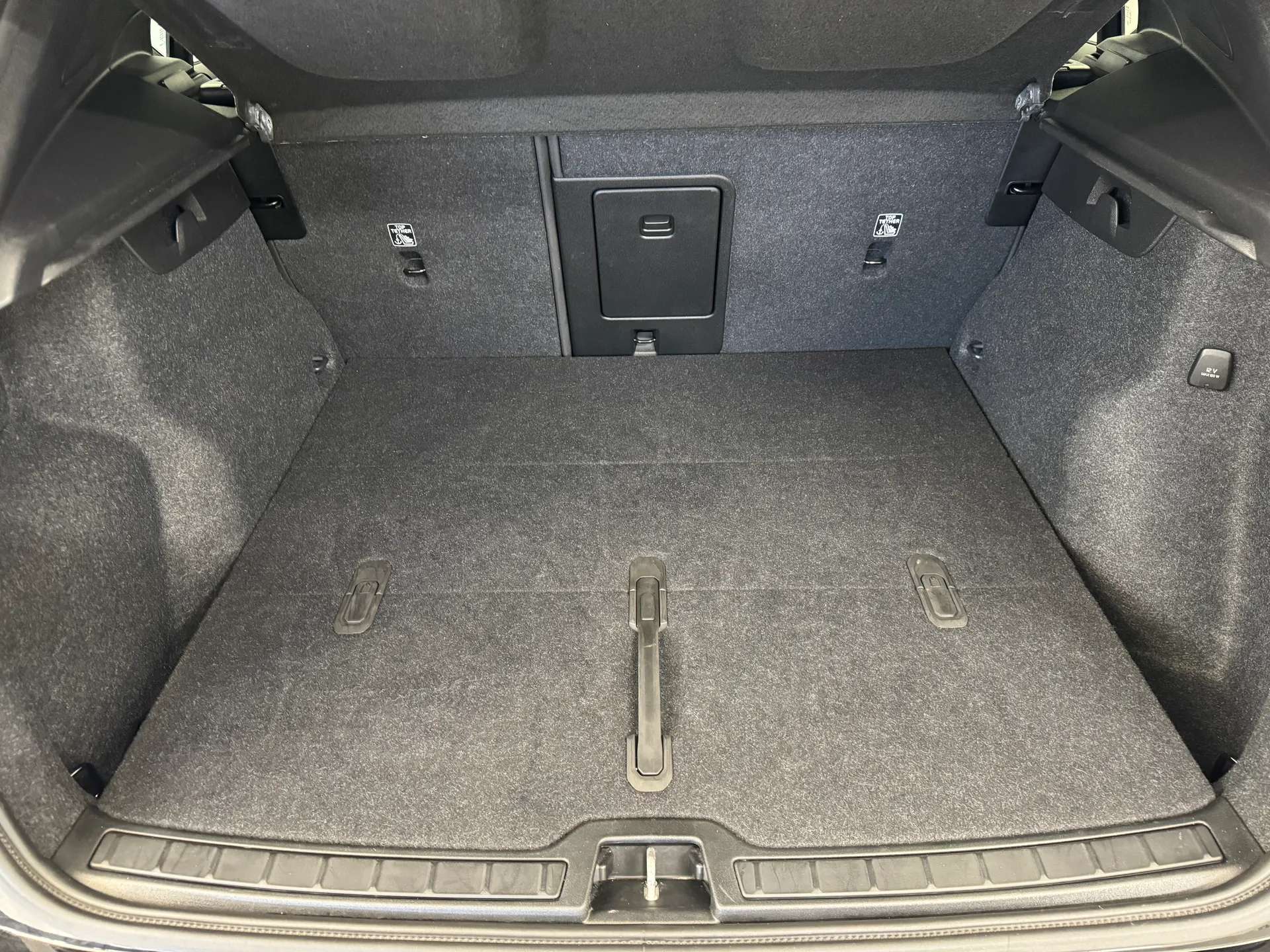 2025 VOLVO XC40 2025 VOLVO XC40