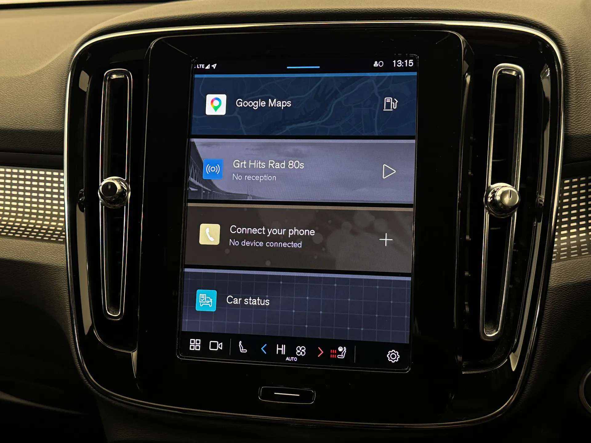 2025 VOLVO XC40 2025 VOLVO XC40