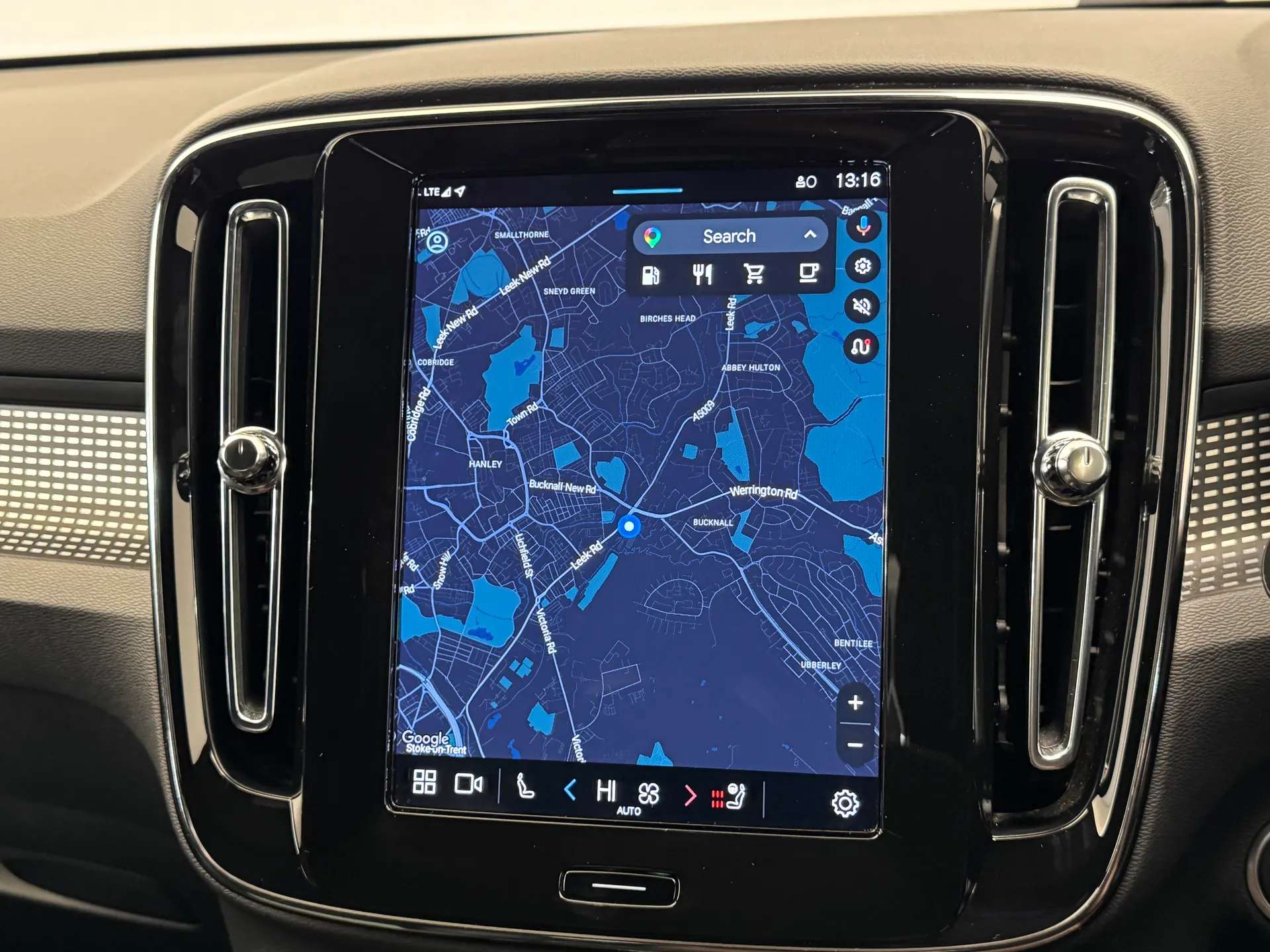 2025 VOLVO XC40 2025 VOLVO XC40