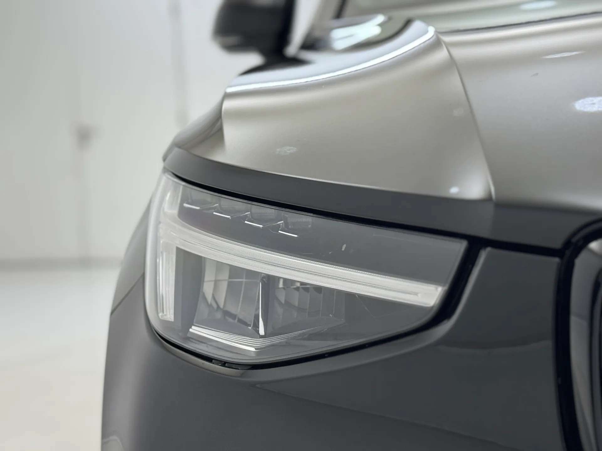 2025 VOLVO XC40 2025 VOLVO XC40