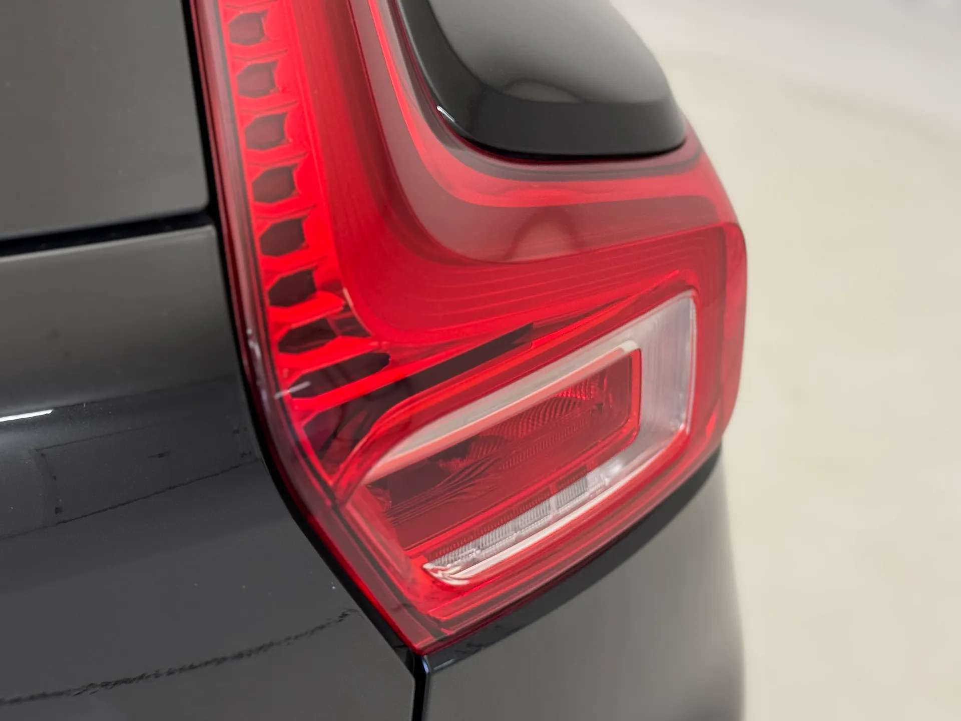 2025 VOLVO XC40 2025 VOLVO XC40