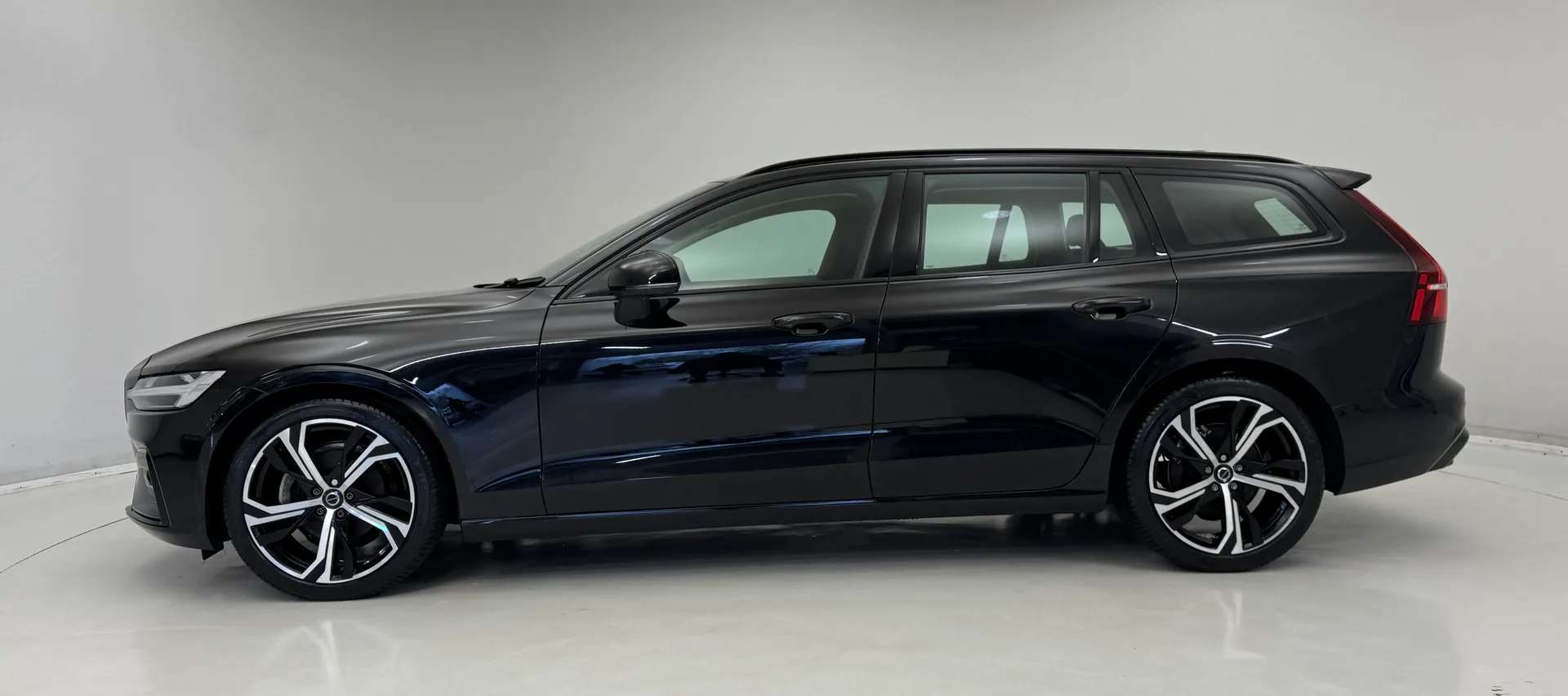 2025 VOLVO V60 2025 VOLVO V60