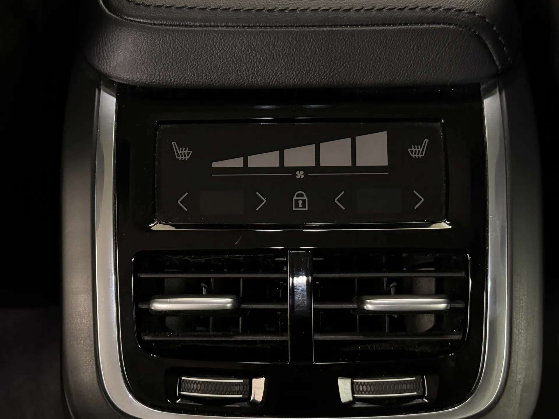 2025 VOLVO V60 2025 VOLVO V60