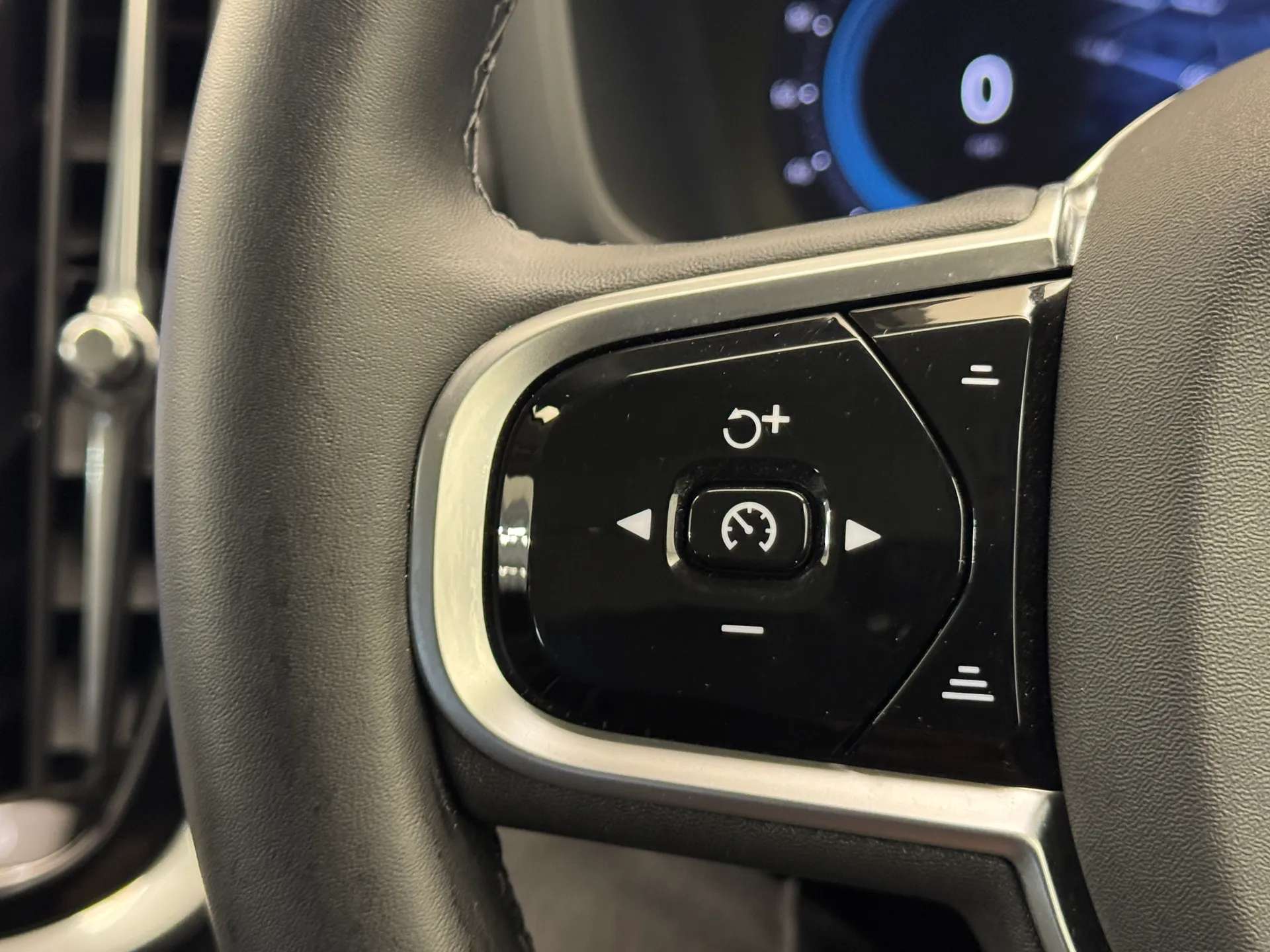 2025 VOLVO V60 2025 VOLVO V60