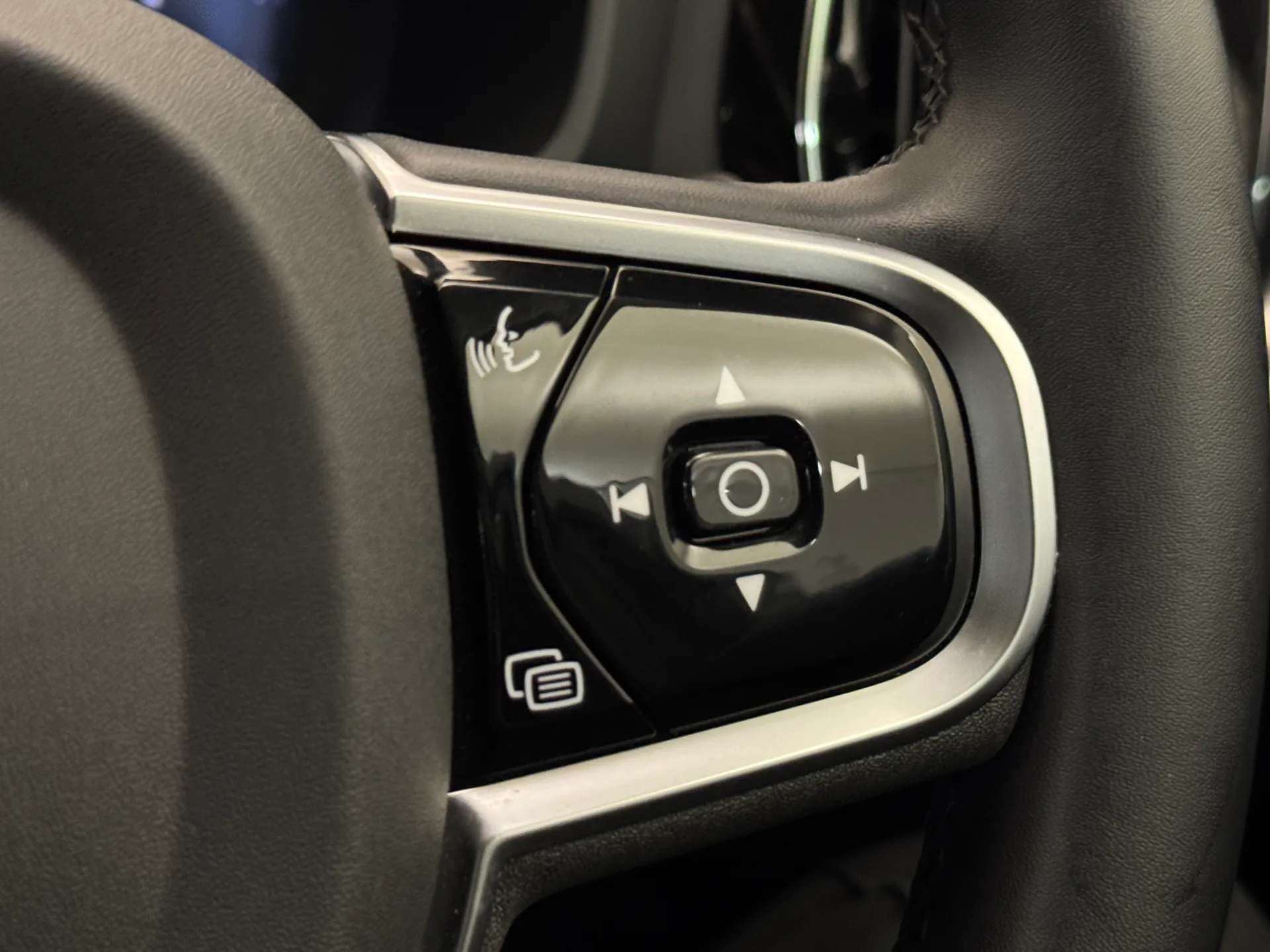 2025 VOLVO V60 2025 VOLVO V60