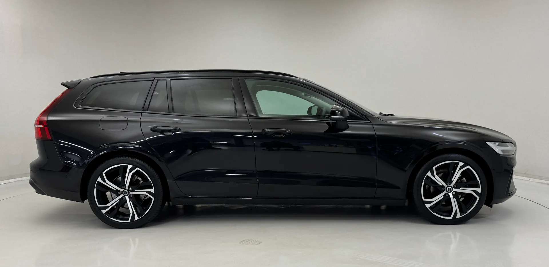 2025 VOLVO V60 2025 VOLVO V60