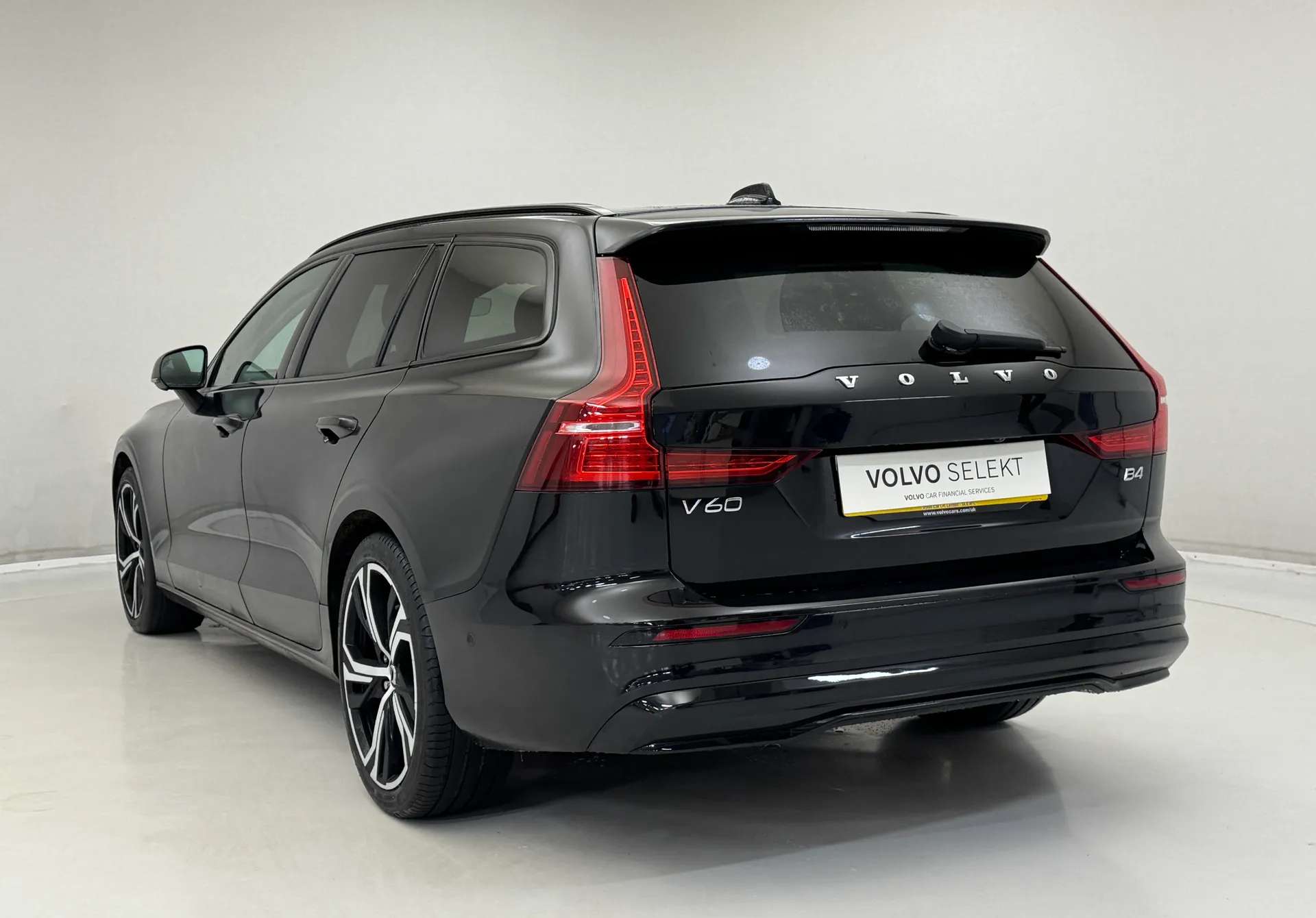 2025 VOLVO V60 2025 VOLVO V60