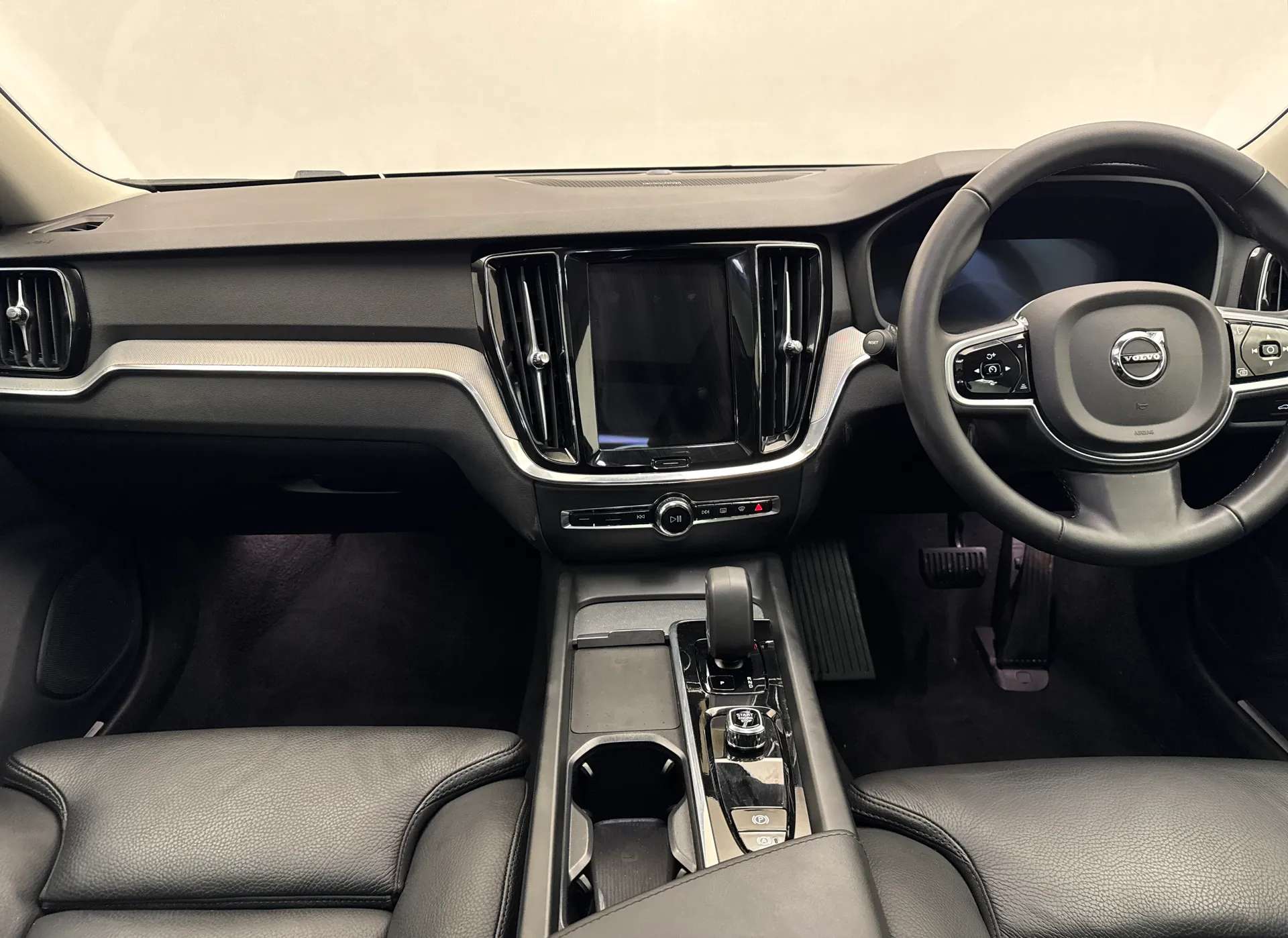 2025 VOLVO V60 2025 VOLVO V60