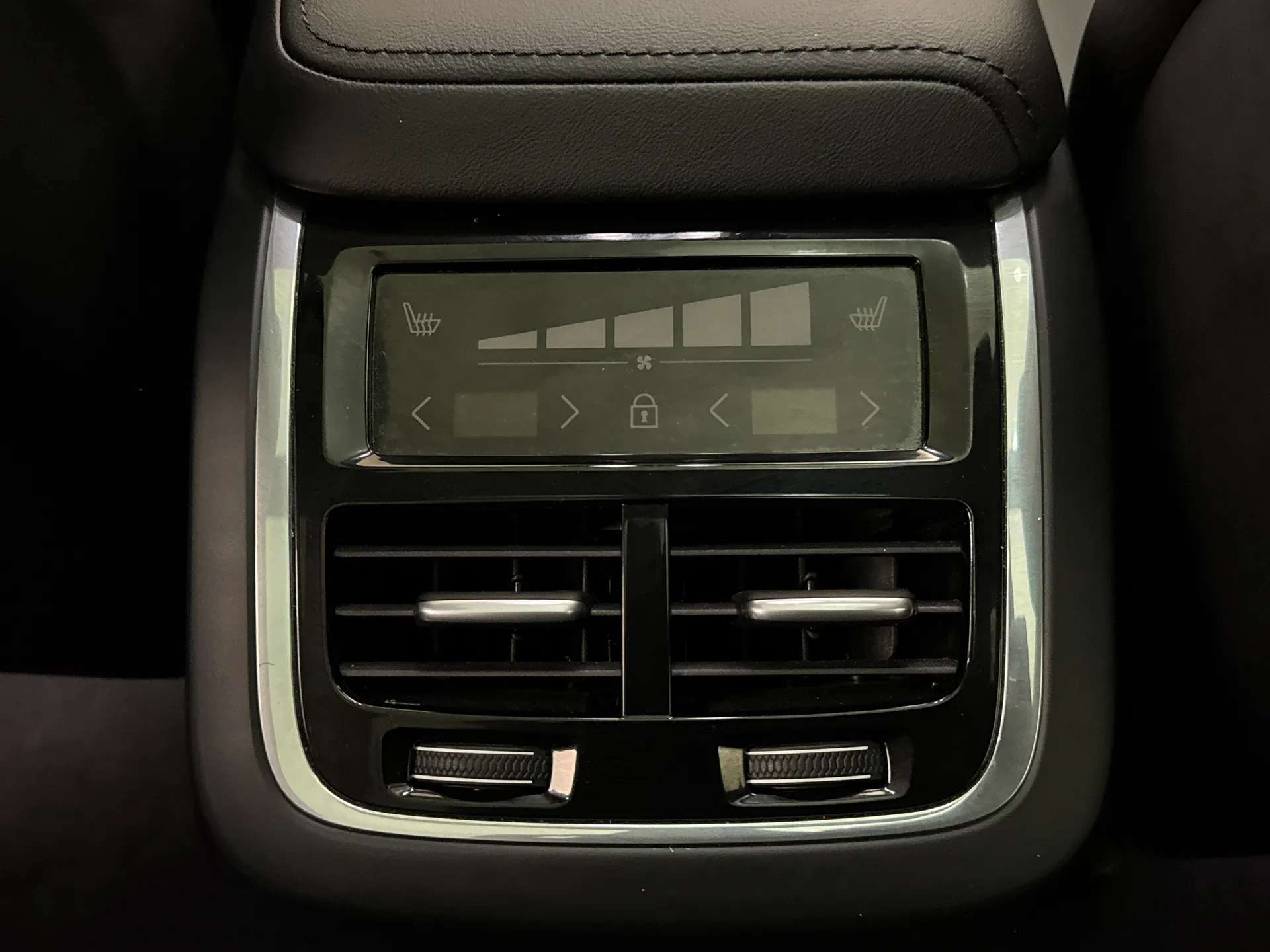 2025 VOLVO V60 2025 VOLVO V60