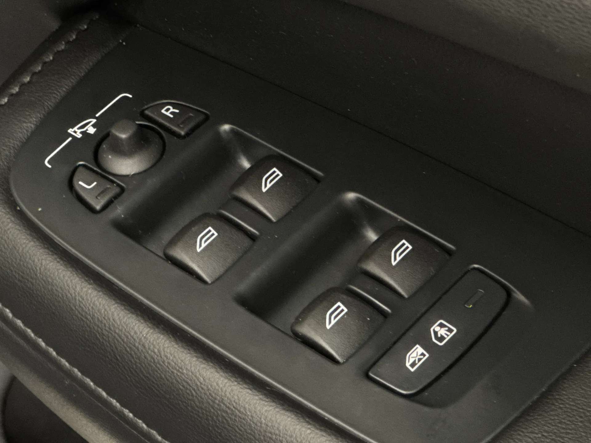 2025 VOLVO V60 2025 VOLVO V60