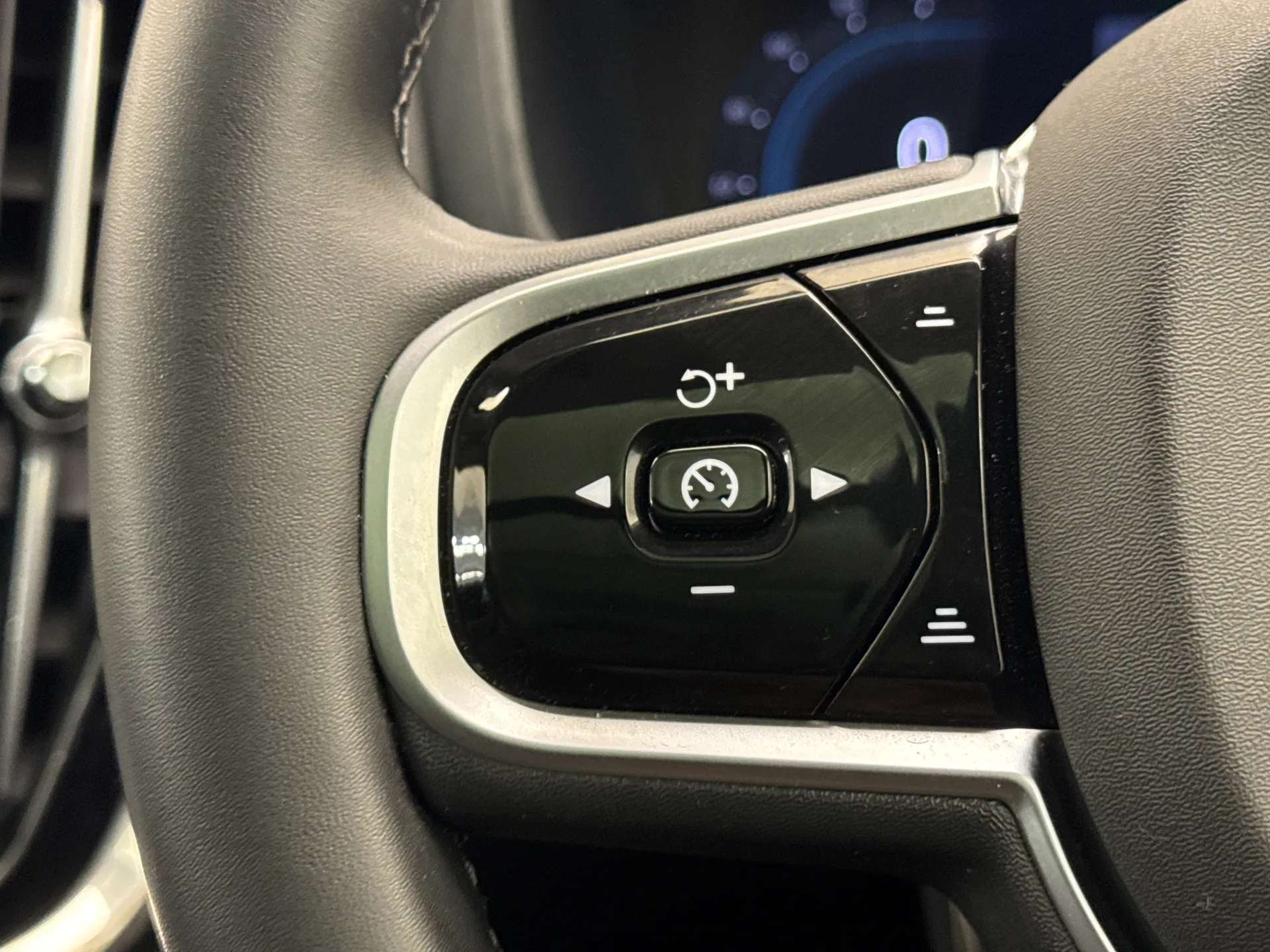 2025 VOLVO V60 2025 VOLVO V60