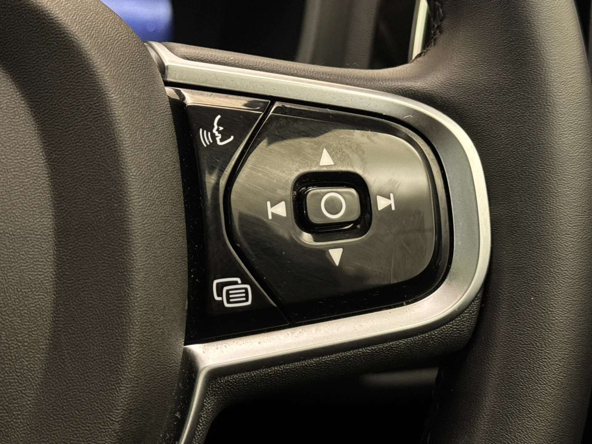 2025 VOLVO V60 2025 VOLVO V60