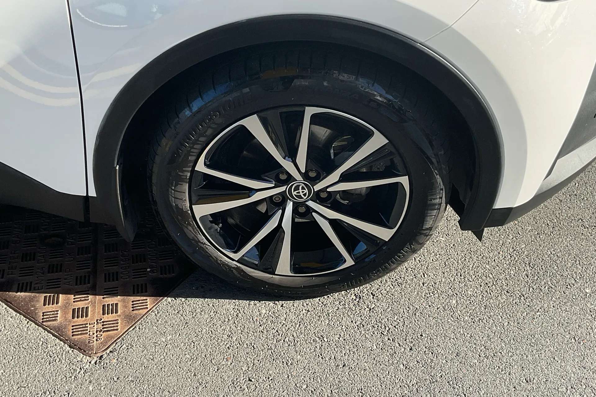A 2024 TOYOTA C-HR 1.8 Hybrid Design 5dr CVT A 2024 TOYOTA C-HR 1.8 Hybrid Design 5dr CVT