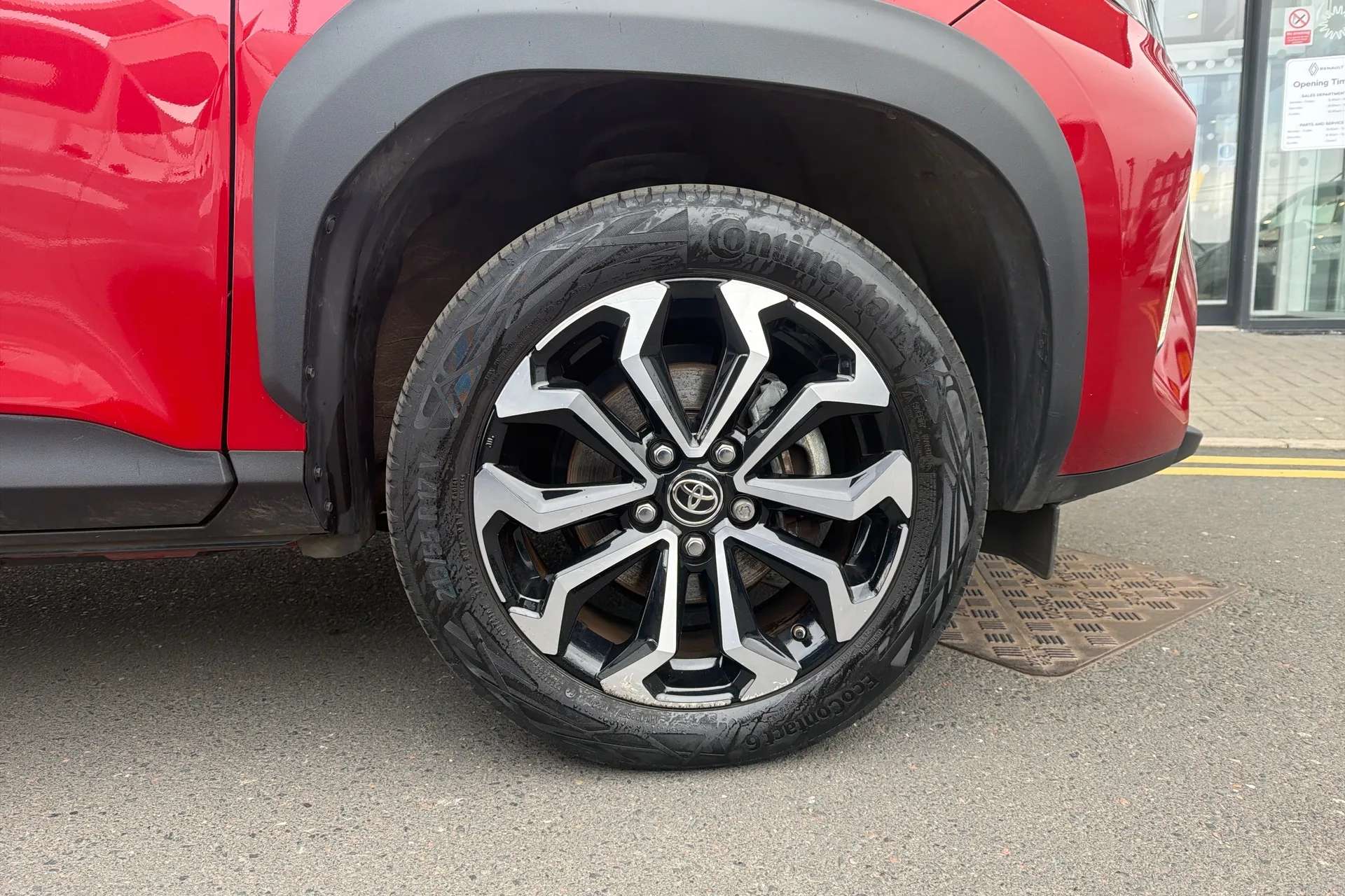 A 2023 TOYOTA YARIS CROSS 1.5 Hybrid Design 5dr CVT A 2023 TOYOTA YARIS CROSS 1.5 Hybrid Design 5dr CVT