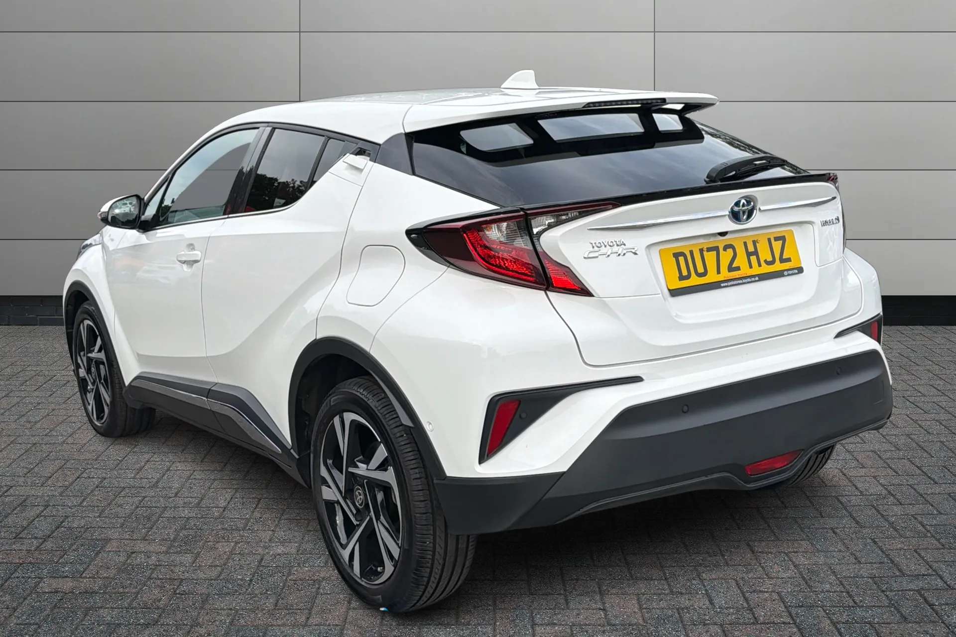A 2022 TOYOTA C-HR 1.8 Hybrid Design 5dr CVT A 2022 TOYOTA C-HR 1.8 Hybrid Design 5dr CVT