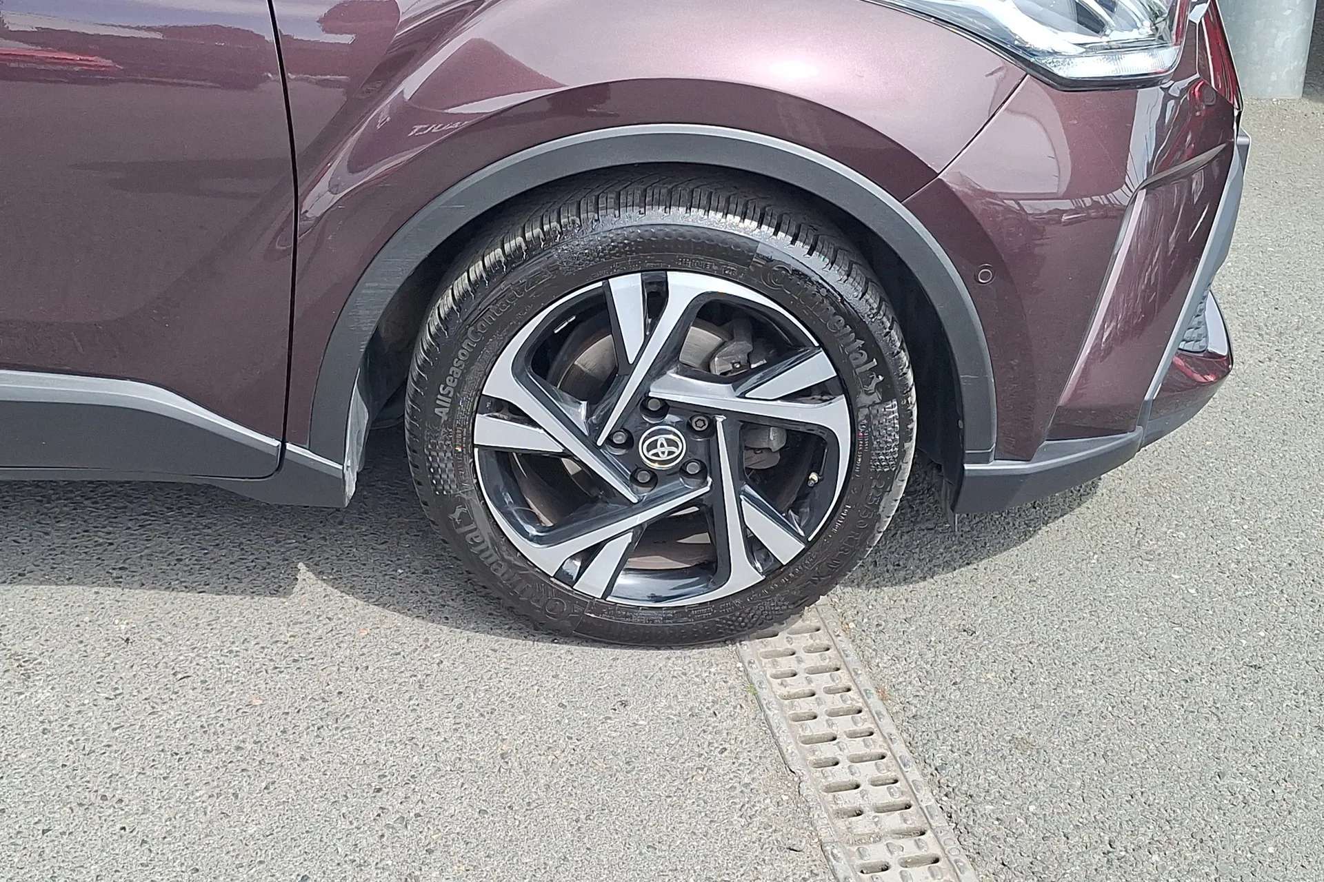 A 2023 TOYOTA C-HR 1.8 Hybrid Design 5dr CVT A 2023 TOYOTA C-HR 1.8 Hybrid Design 5dr CVT
