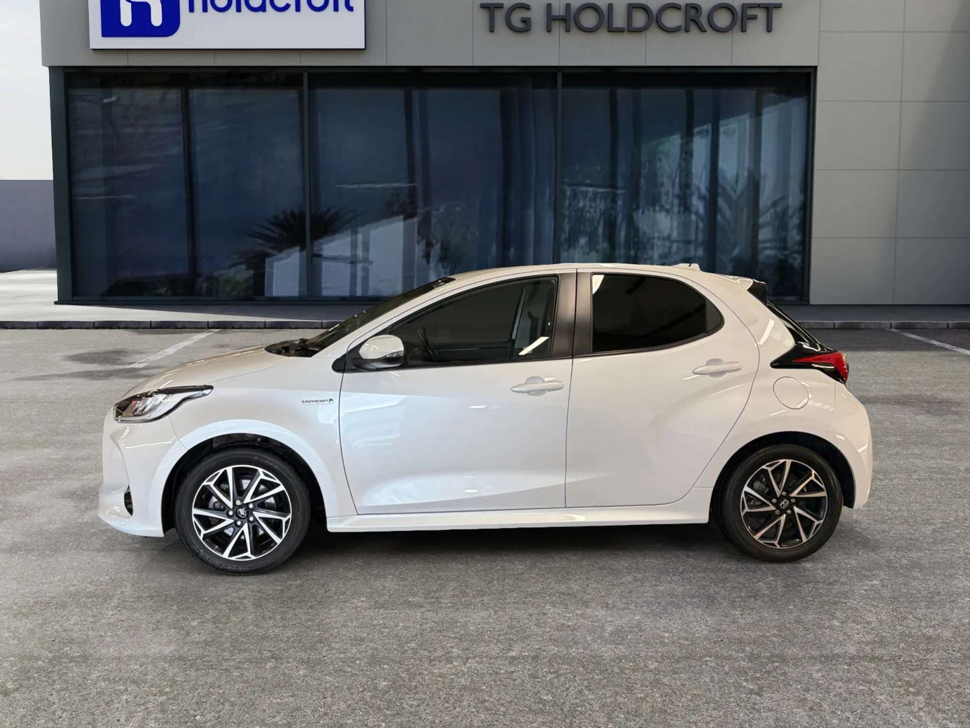 A 2021 TOYOTA YARIS 1.5 Hybrid Design 5dr CVT A 2021 TOYOTA YARIS 1.5 Hybrid Design 5dr CVT
