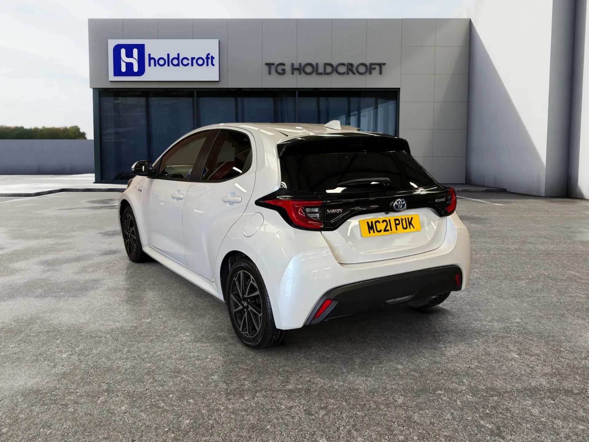 A 2021 TOYOTA YARIS 1.5 Hybrid Design 5dr CVT A 2021 TOYOTA YARIS 1.5 Hybrid Design 5dr CVT
