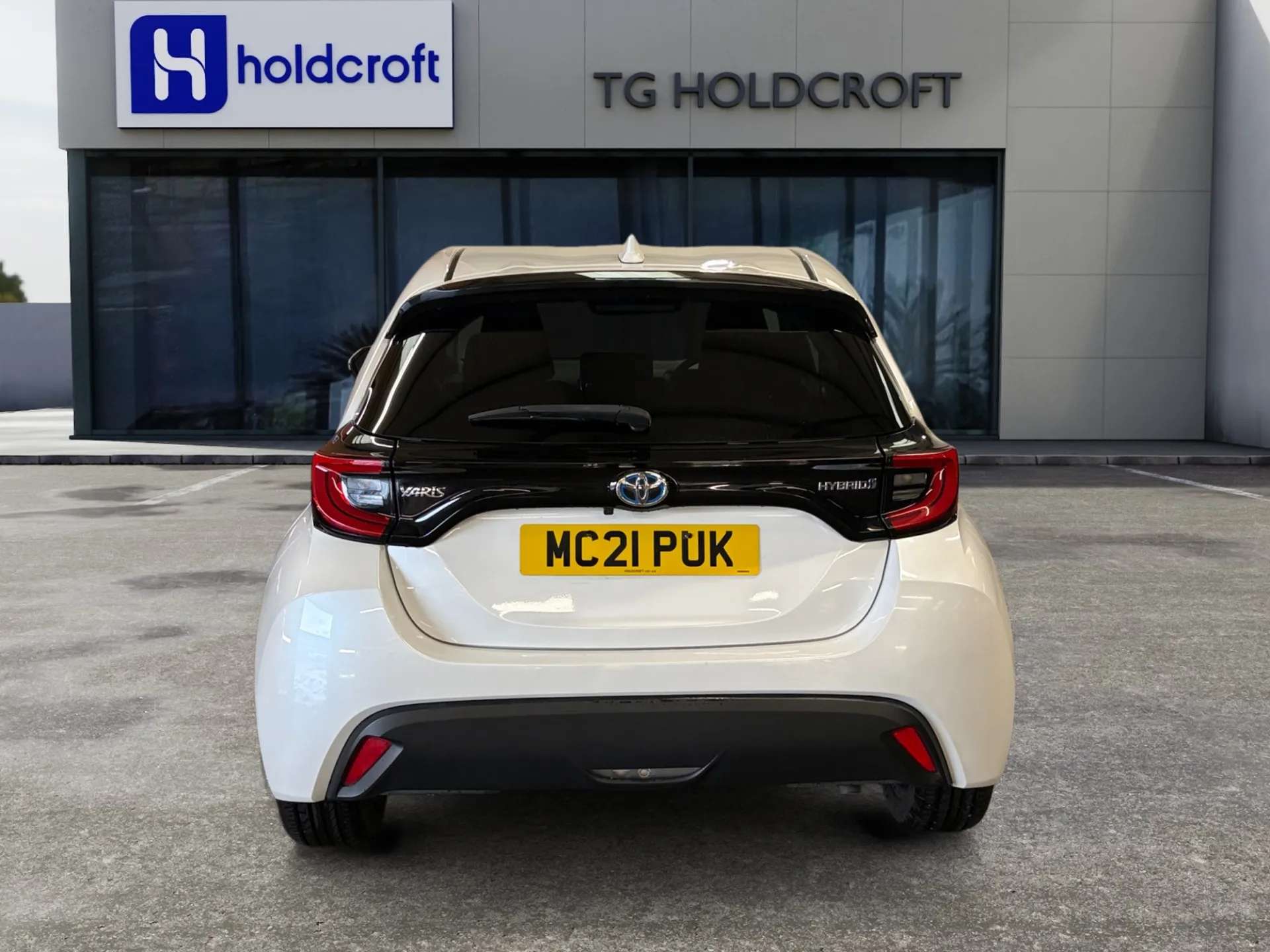 A 2021 TOYOTA YARIS 1.5 Hybrid Design 5dr CVT A 2021 TOYOTA YARIS 1.5 Hybrid Design 5dr CVT