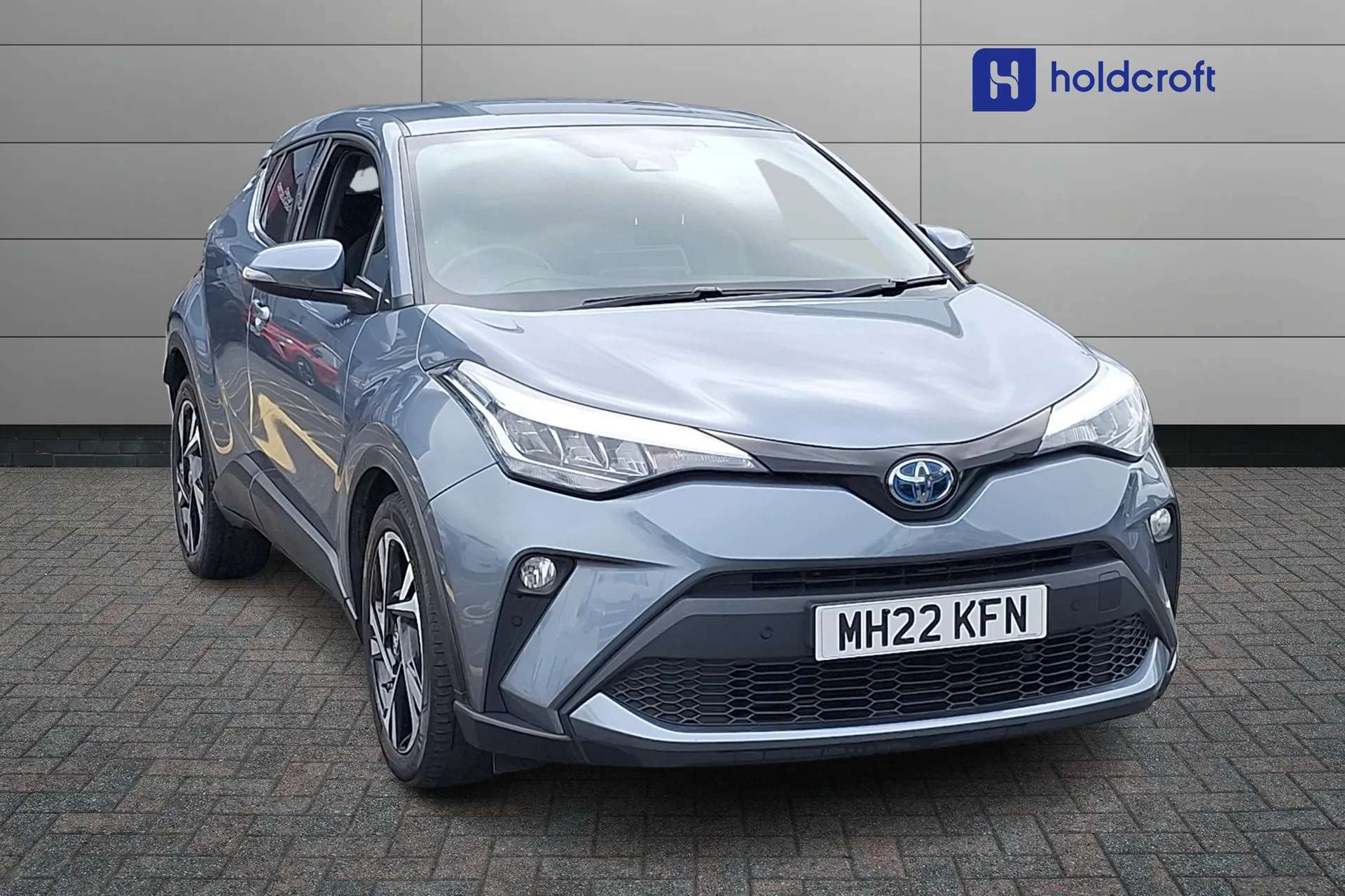 A 2022 TOYOTA C-HR 1.8 Hybrid Design 5dr CVT A 2022 TOYOTA C-HR 1.8 Hybrid Design 5dr CVT