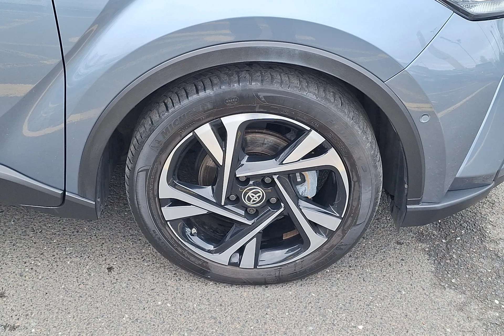 A 2022 TOYOTA C-HR 1.8 Hybrid Design 5dr CVT A 2022 TOYOTA C-HR 1.8 Hybrid Design 5dr CVT