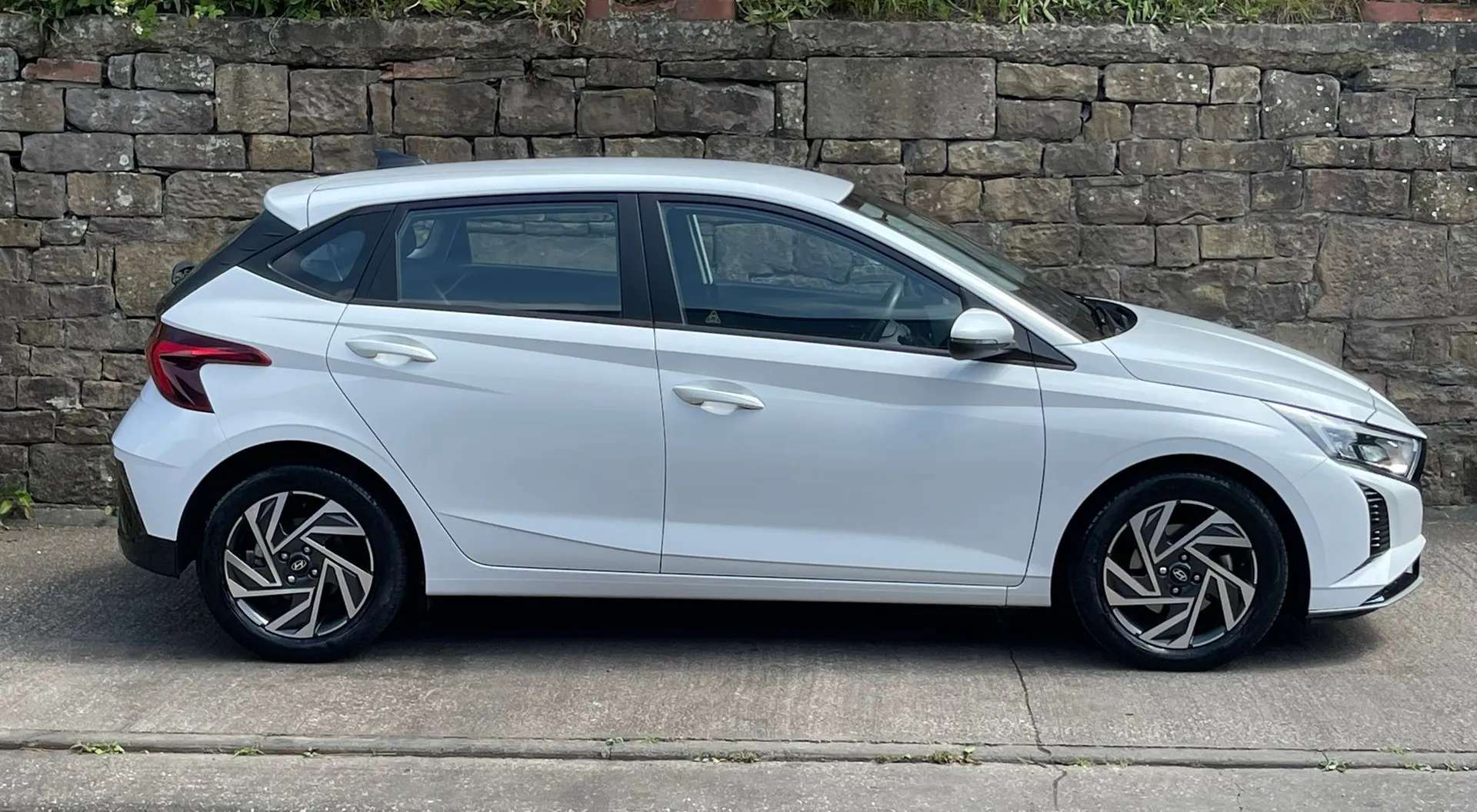A 2024 HYUNDAI I20 1.0T GDi Advance 5dr âNAVâCAR PLAYâSENSORSâ A 2024 HYUNDAI I20 1.0T GDi Advance 5dr âNAVâCAR PLAYâSENSORSâ
