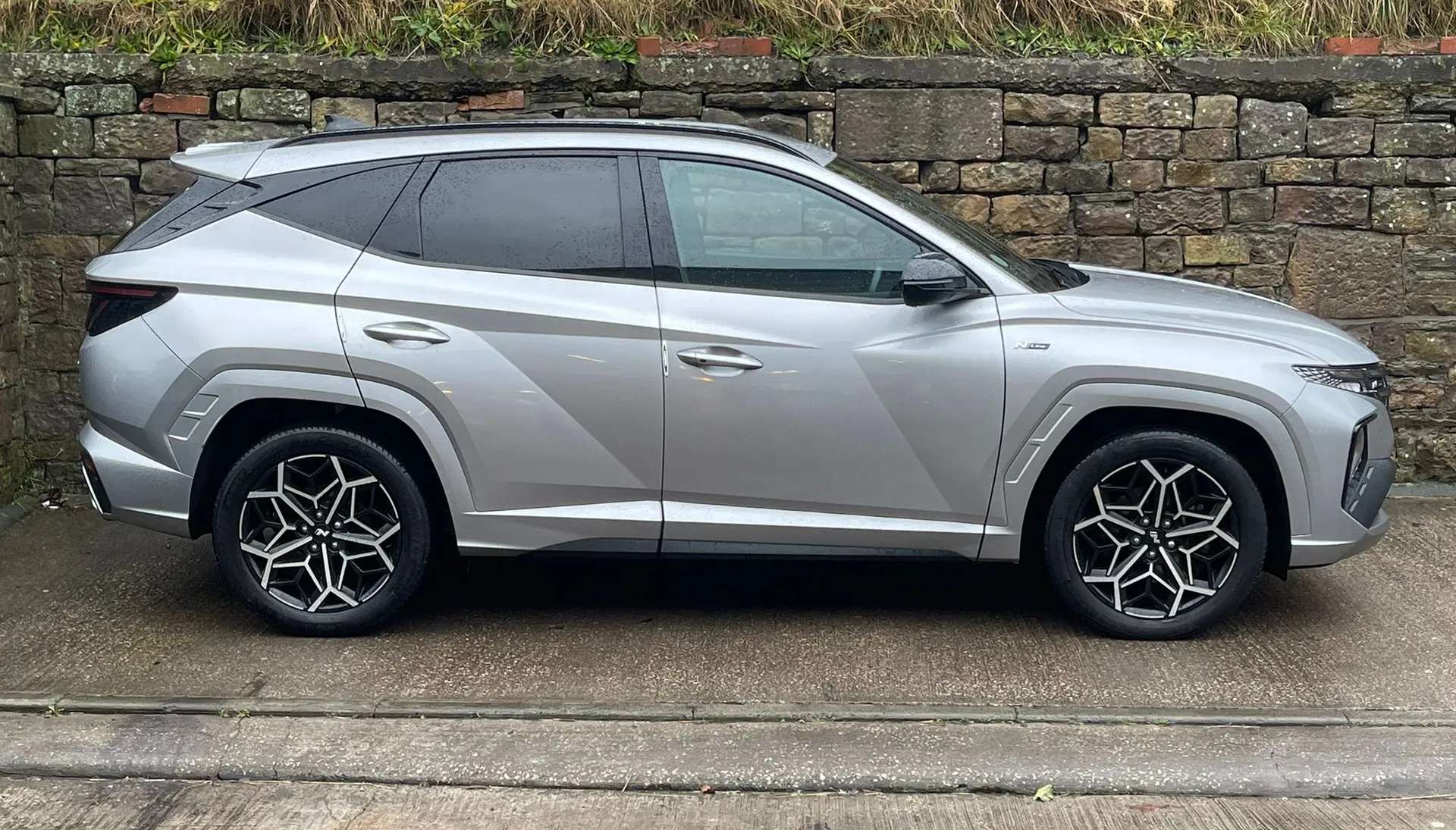 A 2023 HYUNDAI TUCSON 1.6 TGDi Hybrid 230 N Line 5dr 2WD Auto âNAVâCAMERAâHEATED SEATSâ A 2023 HYUNDAI TUCSON 1.6 TGDi Hybrid 230 N Line 5dr 2WD Auto âNAVâCAMERAâHEATED SEATSâ